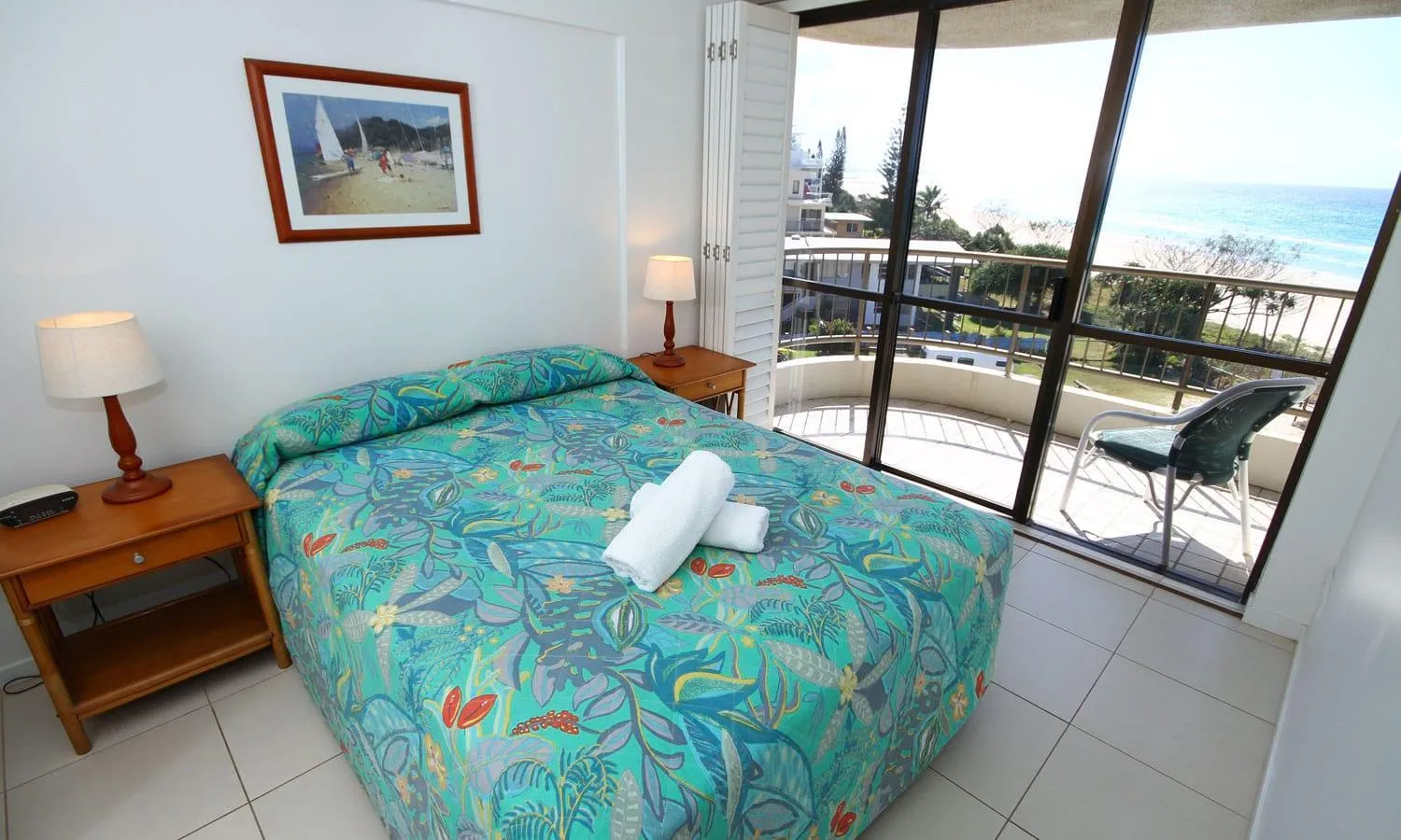 Bed in San Simeon Beachfront Apartments Tugun