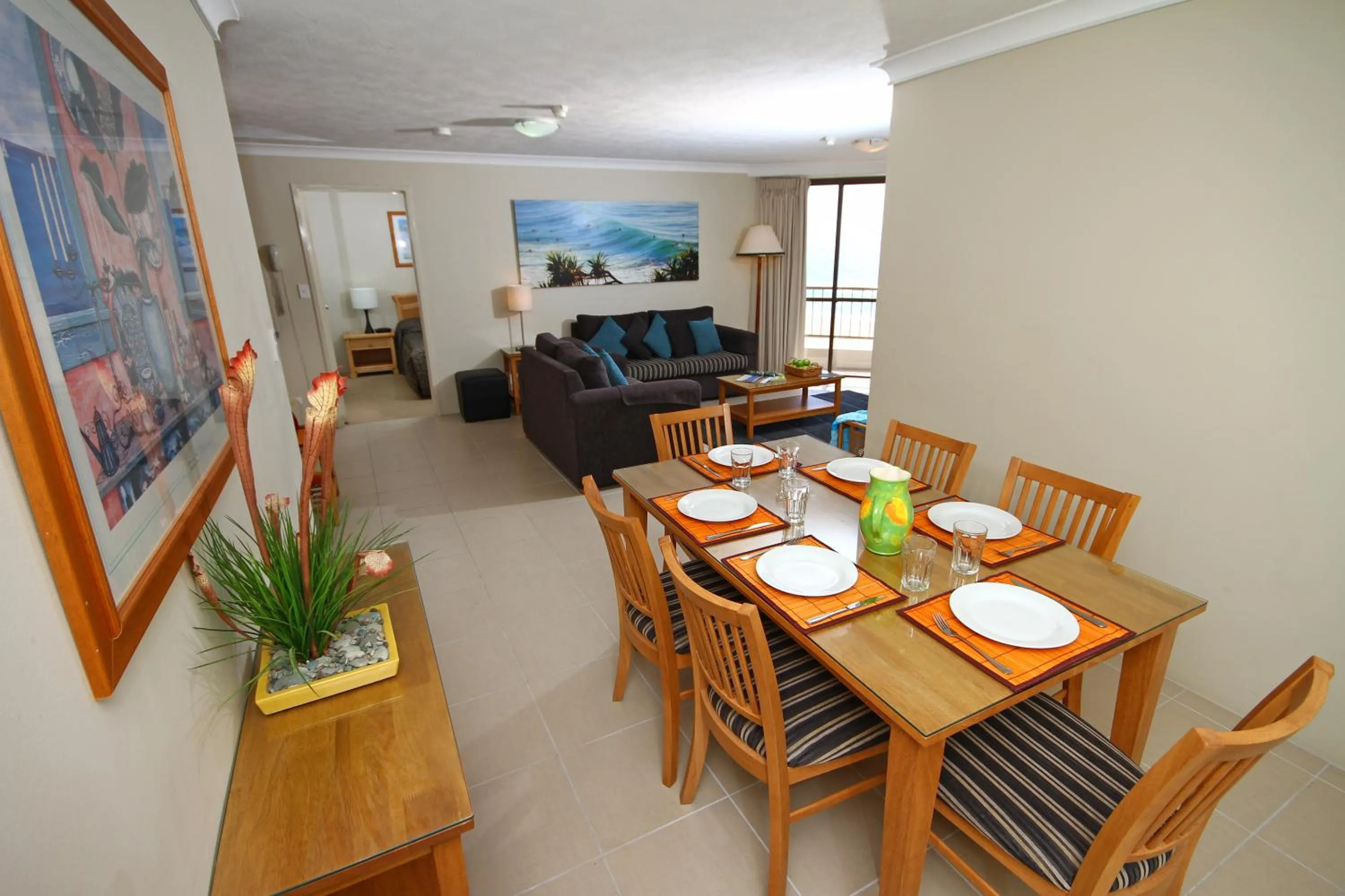 TV and multimedia in San Simeon Beachfront Apartments Tugun