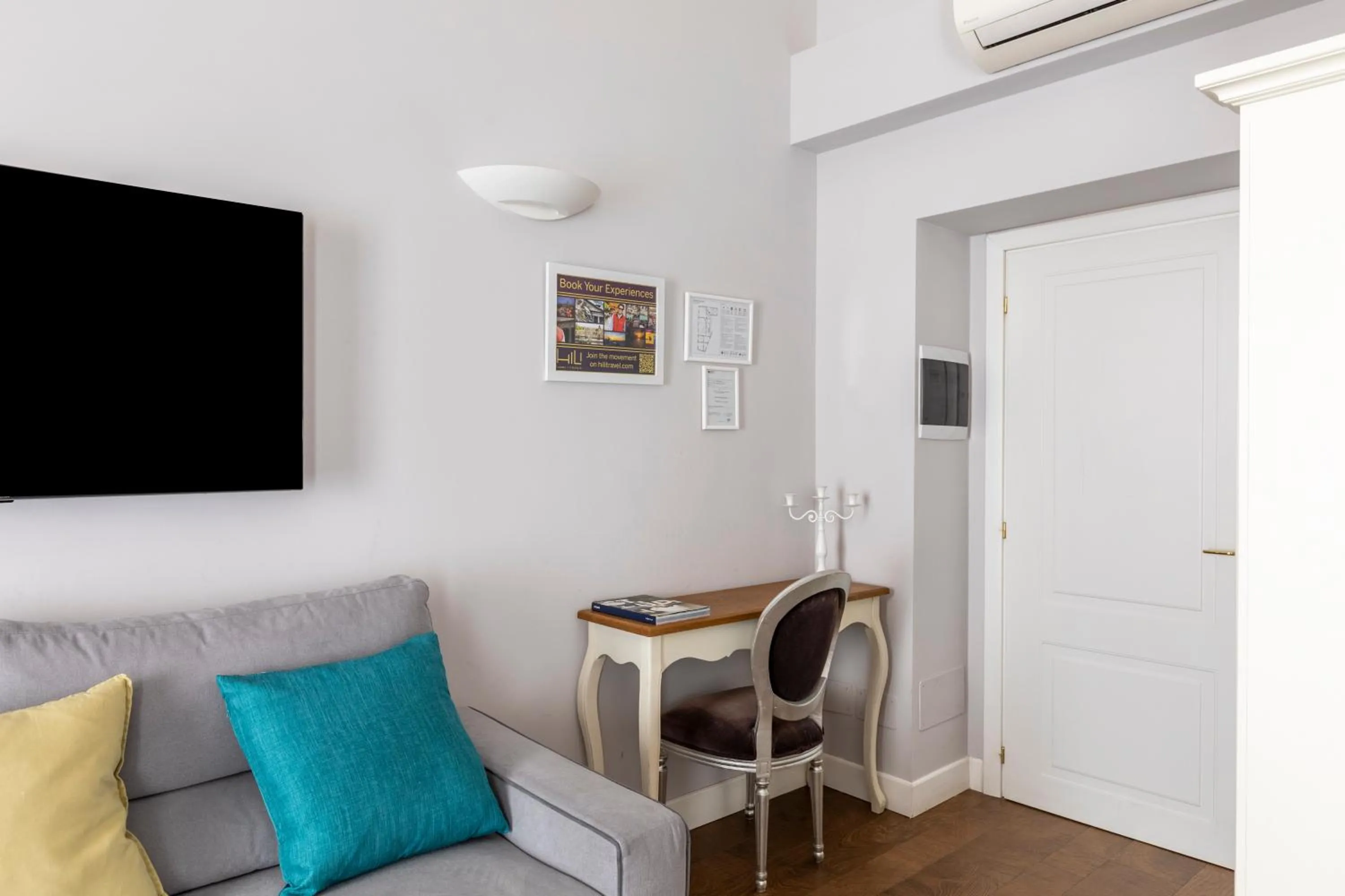 Living room in Spagna Art & Suites - CA Domus Collection