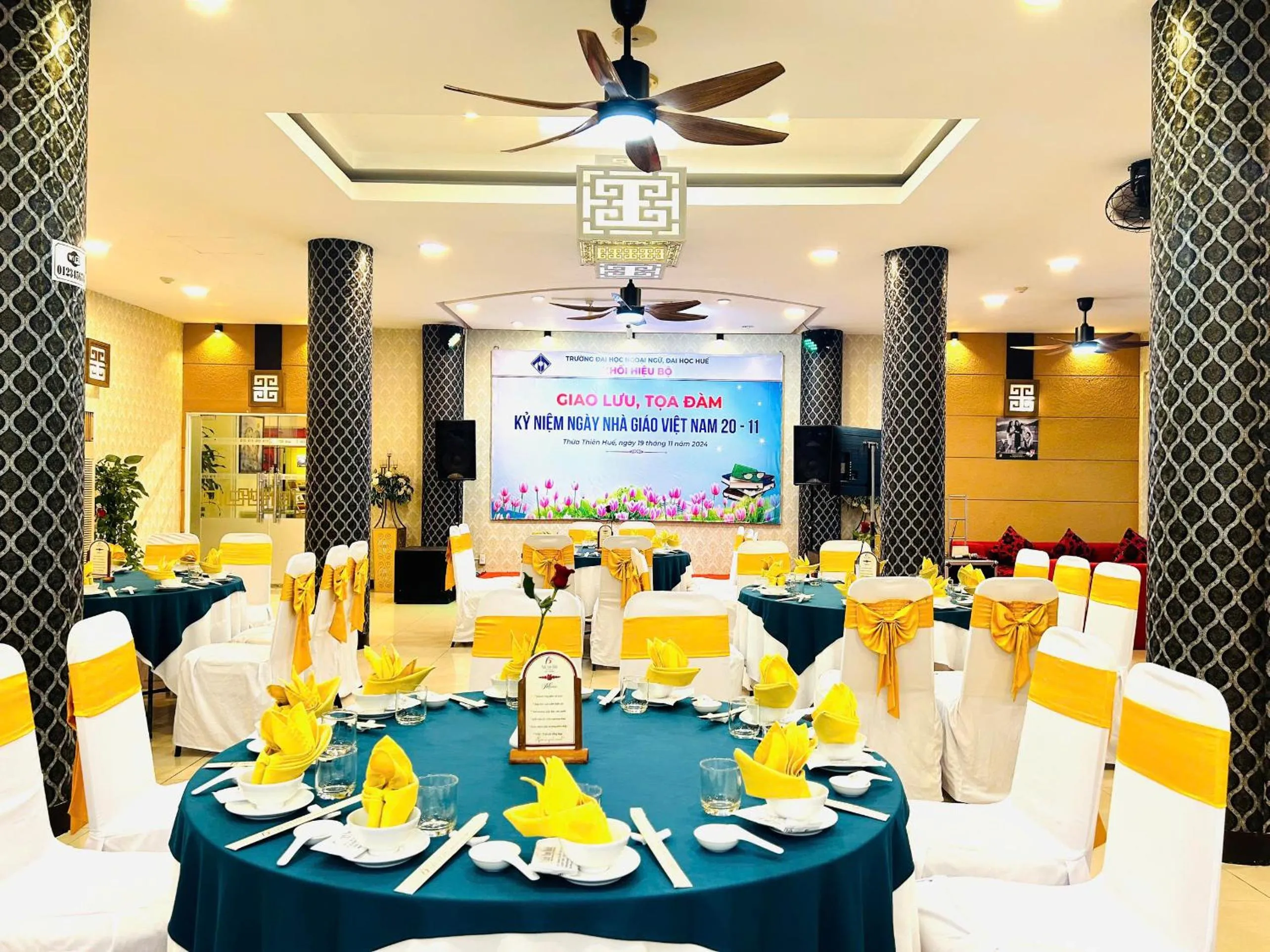 Restaurant/places to eat in Park View Hotel