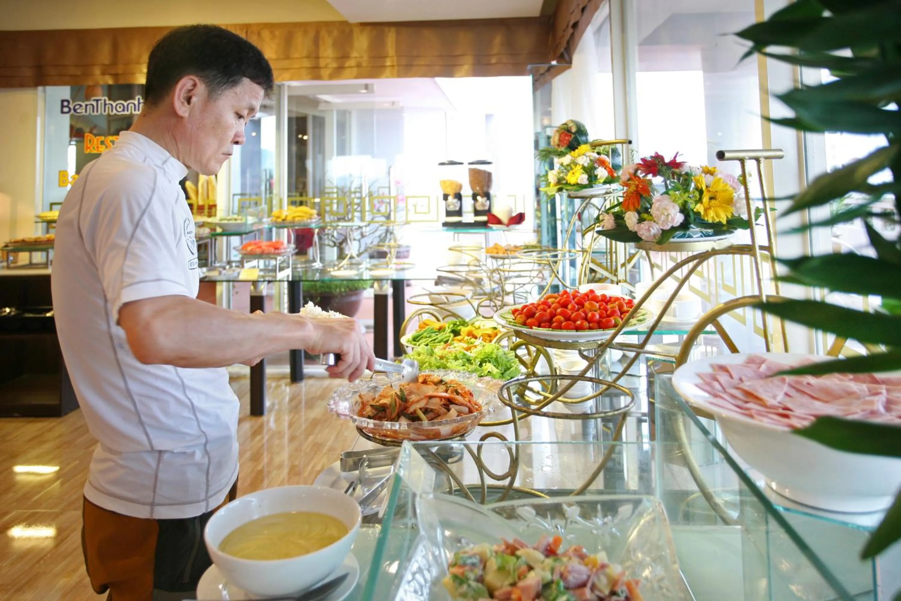 Breakfast in Park View Hotel