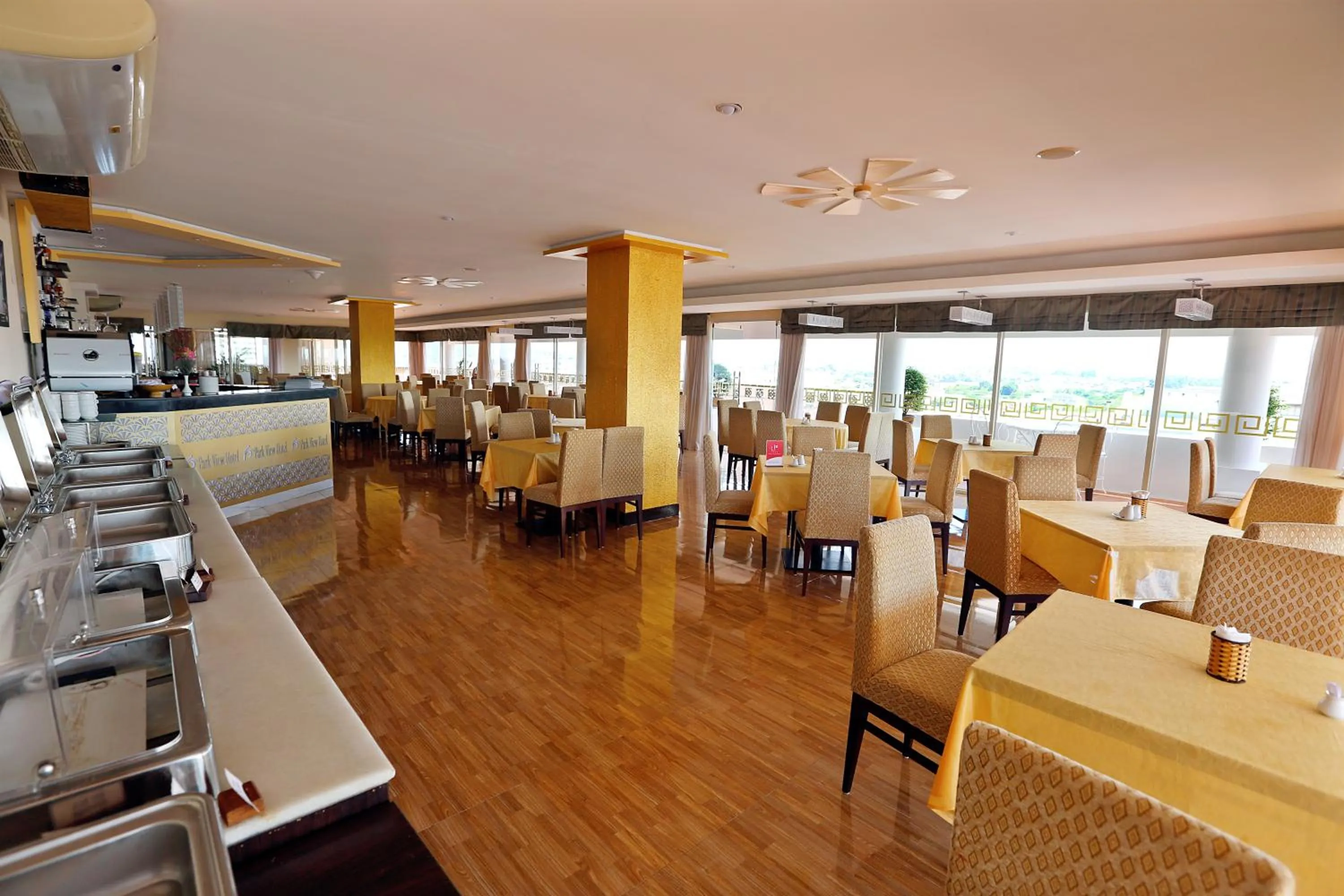 Restaurant/places to eat in Park View Hotel