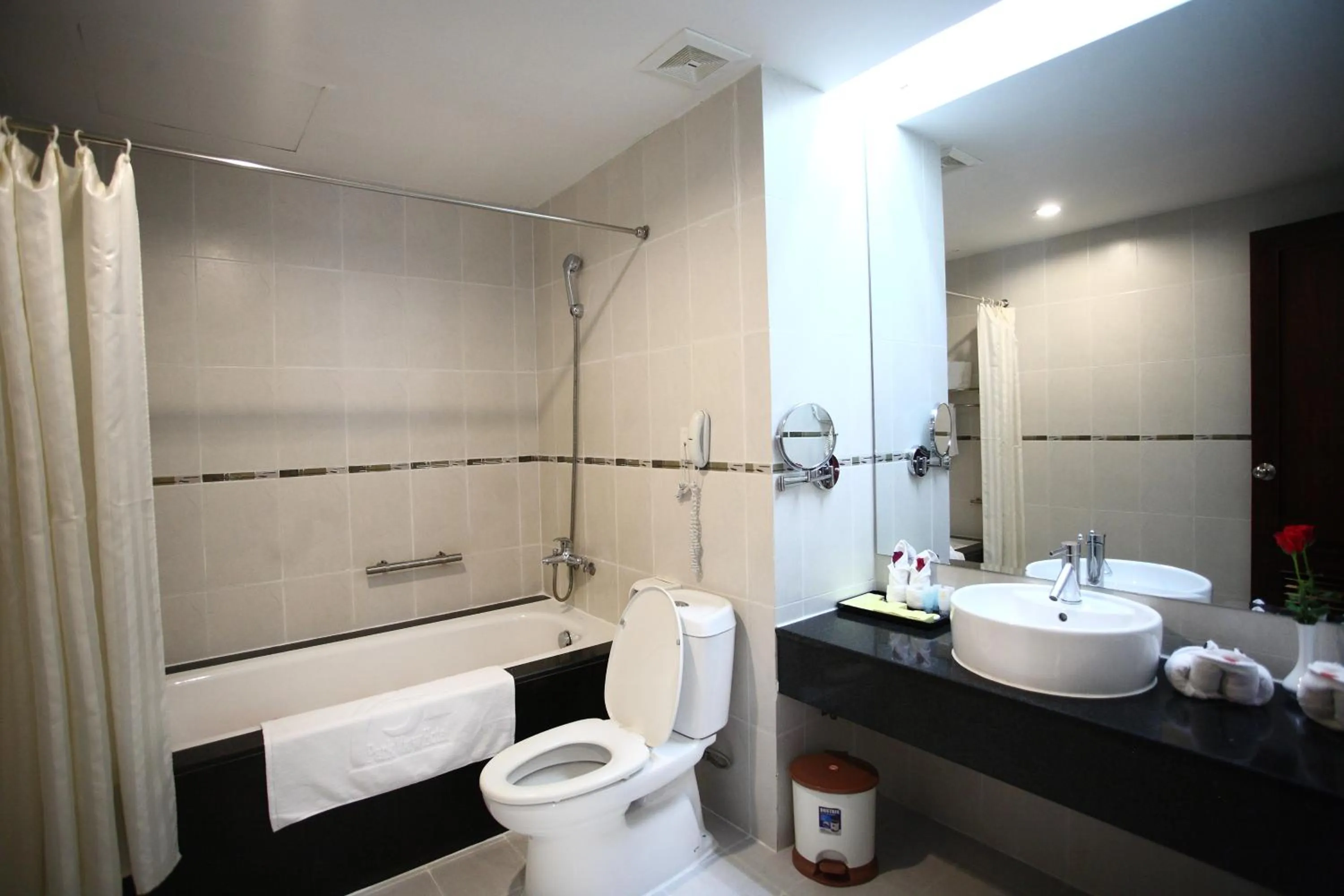 Shower in Park View Hotel