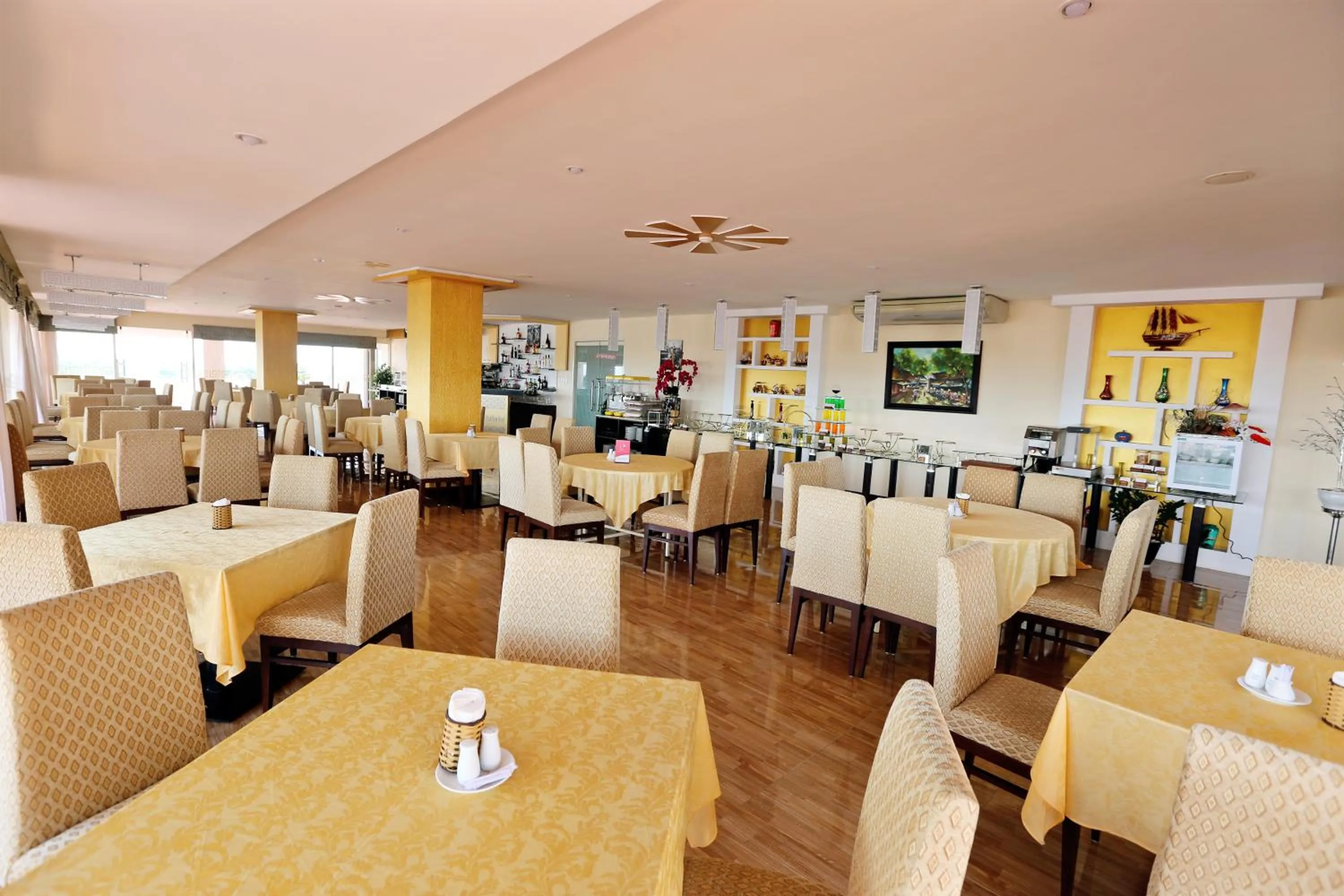 Restaurant/places to eat in Park View Hotel