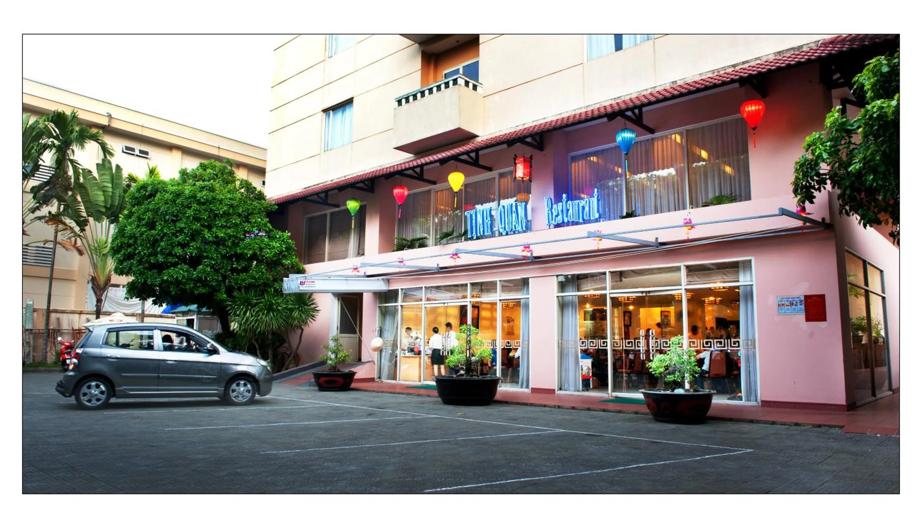 Restaurant/places to eat in Park View Hotel