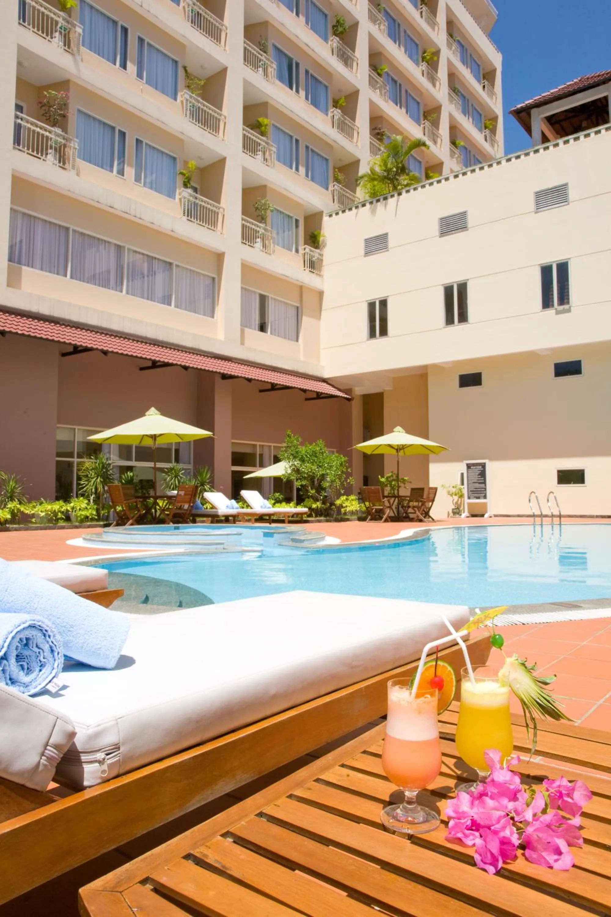 Swimming pool in Park View Hotel