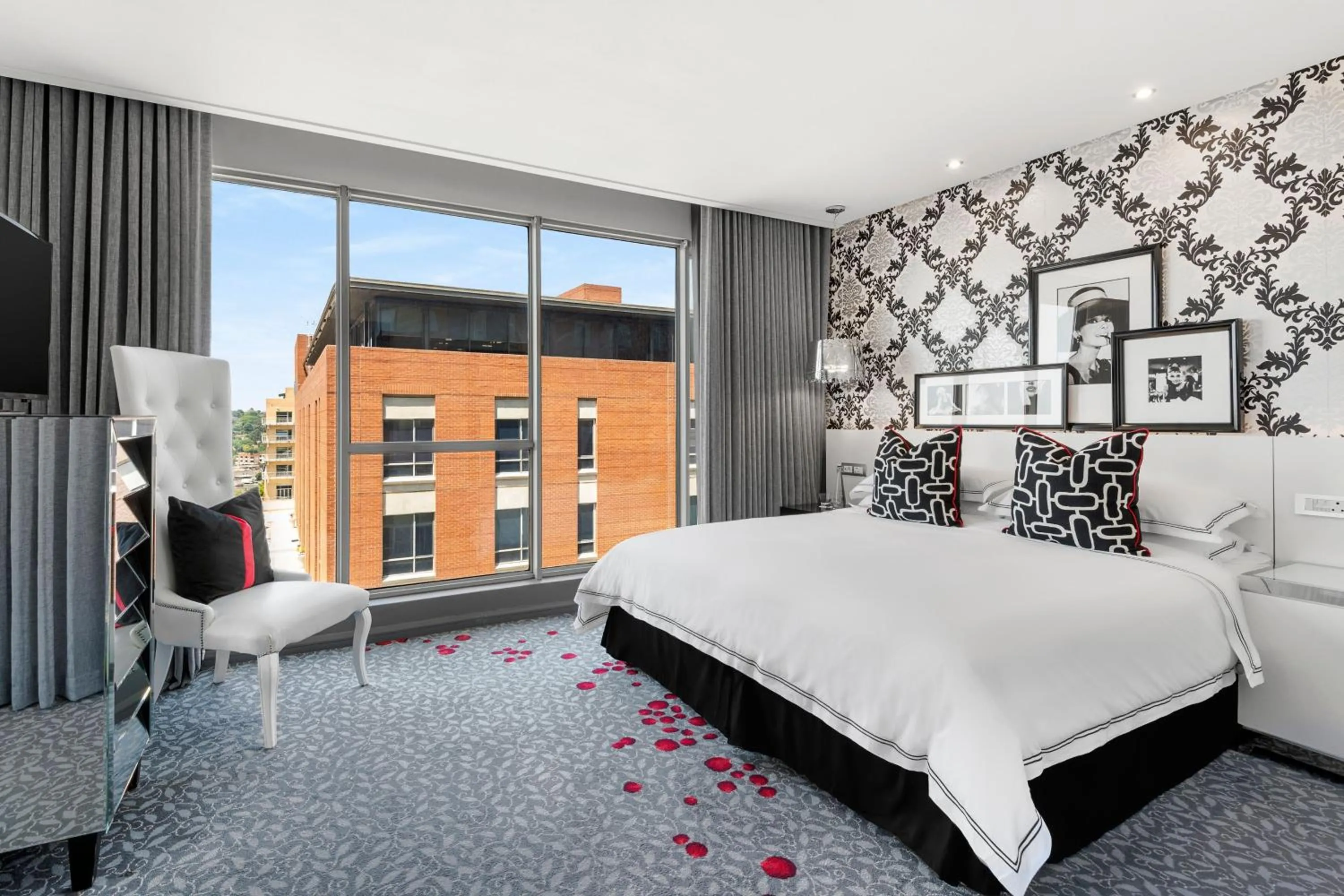 Photo of the whole room, Bed in Protea Hotel Fire & Ice! by Marriott Johannesburg Melrose Arch