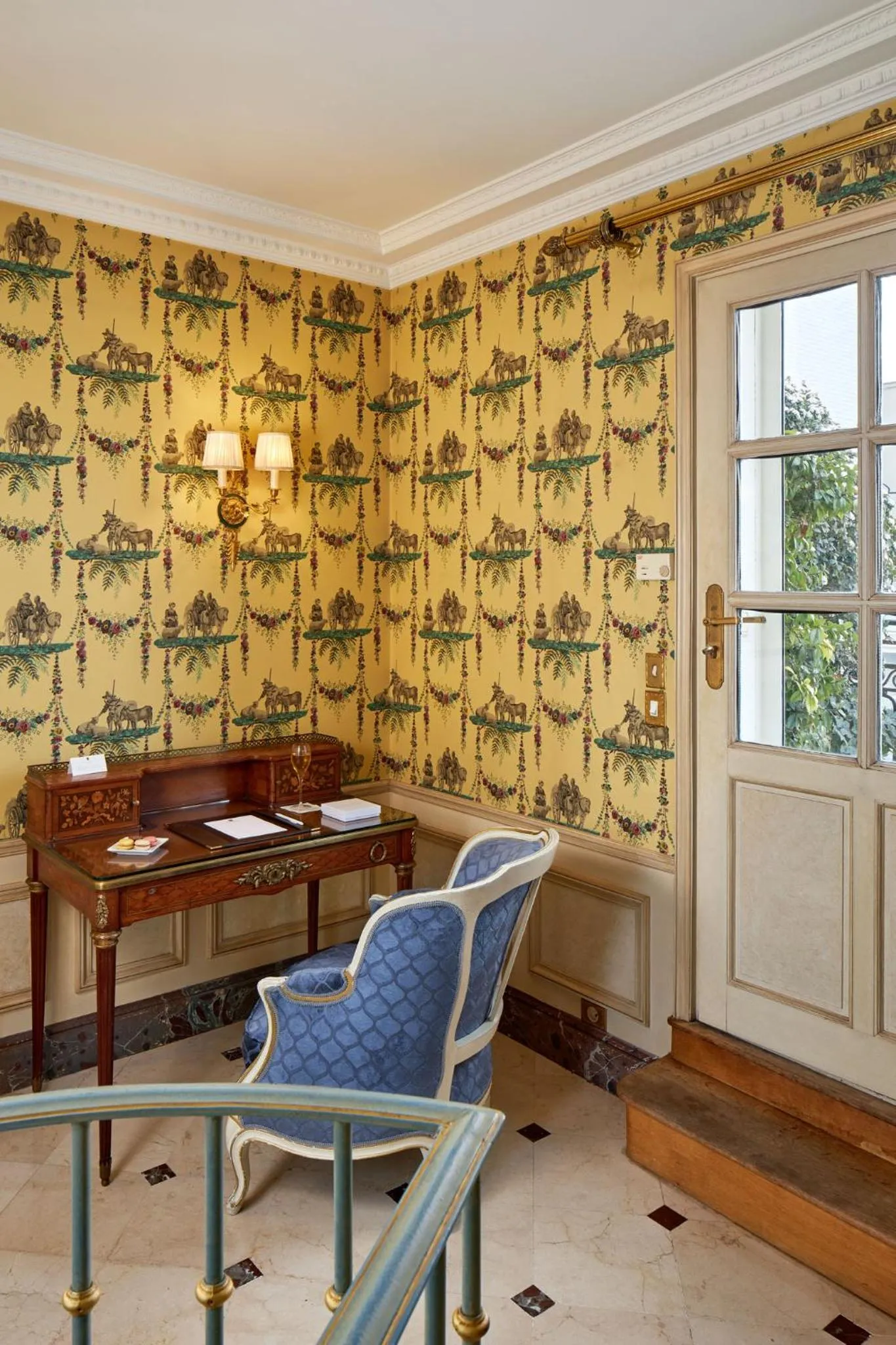 Seating area in Hôtel Raphael