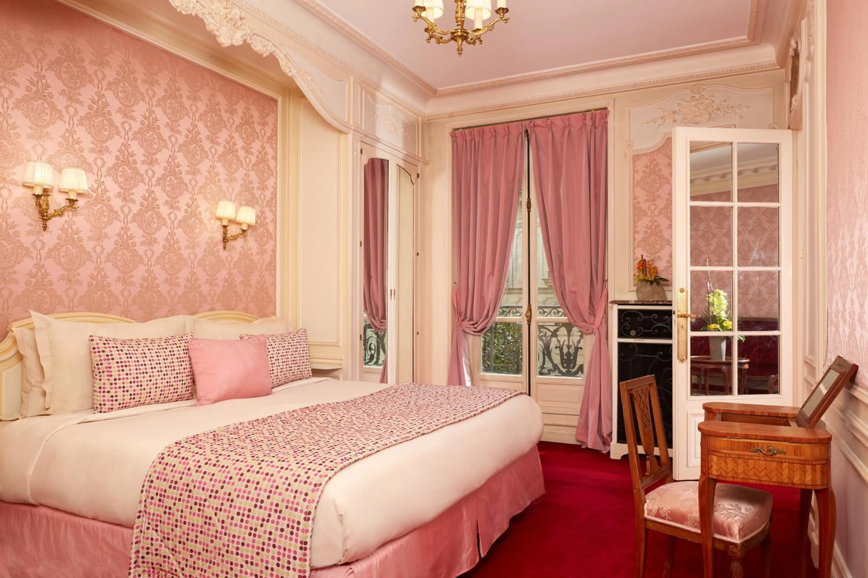 Bedroom in Hôtel Raphael