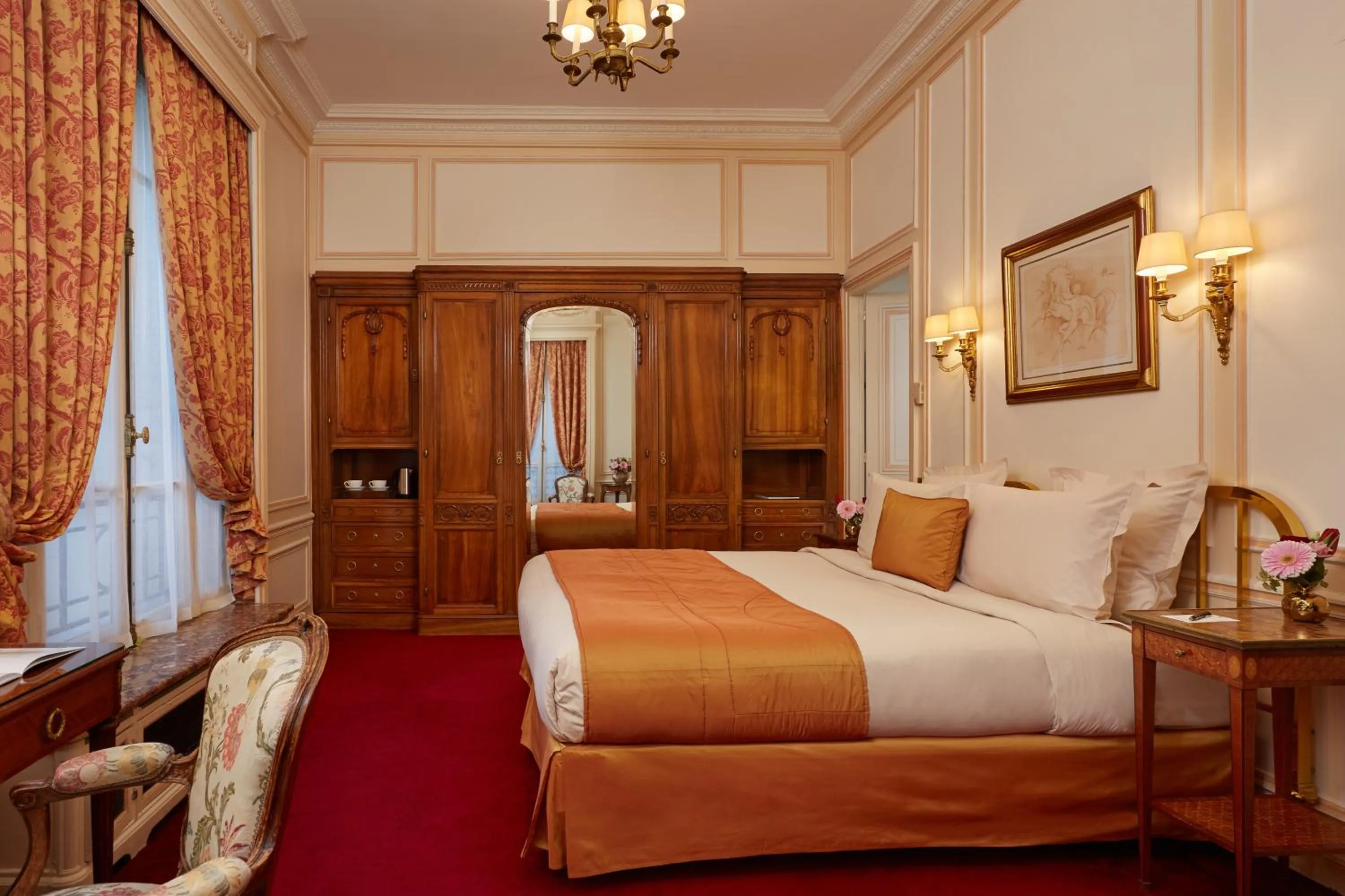 Photo of the whole room in Hôtel Raphael