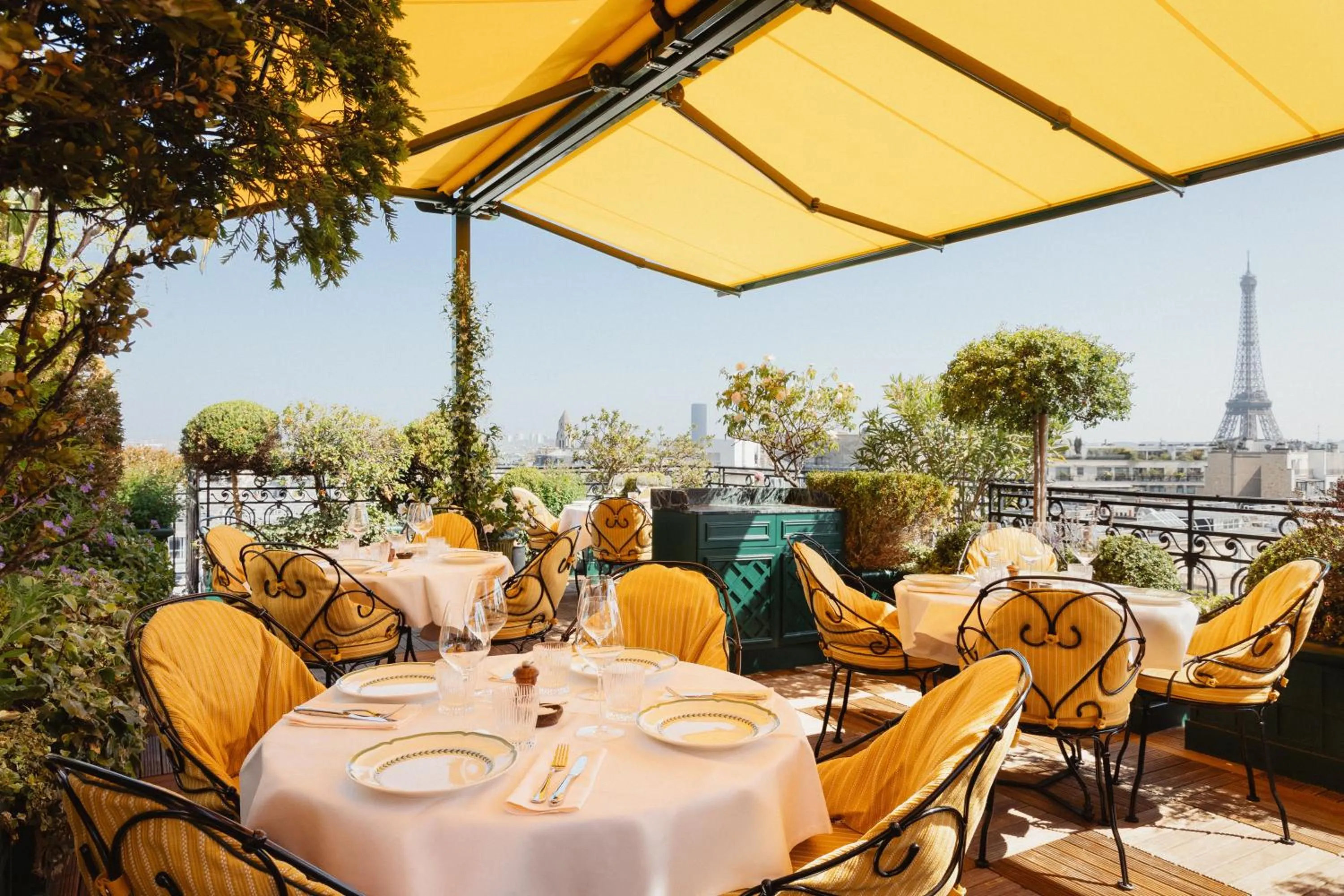 Restaurant/places to eat in Hôtel Raphael