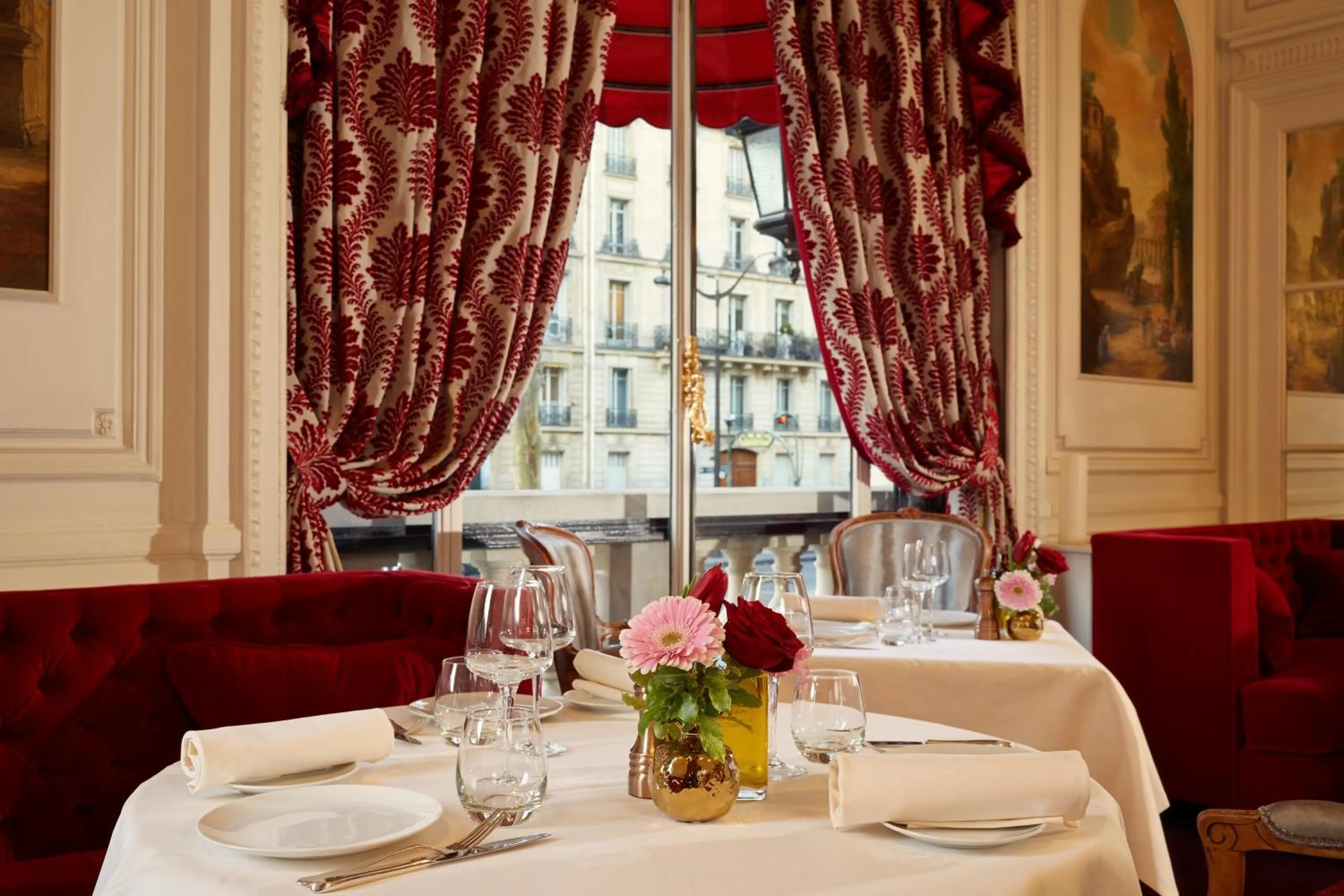 Restaurant/places to eat in Hôtel Raphael