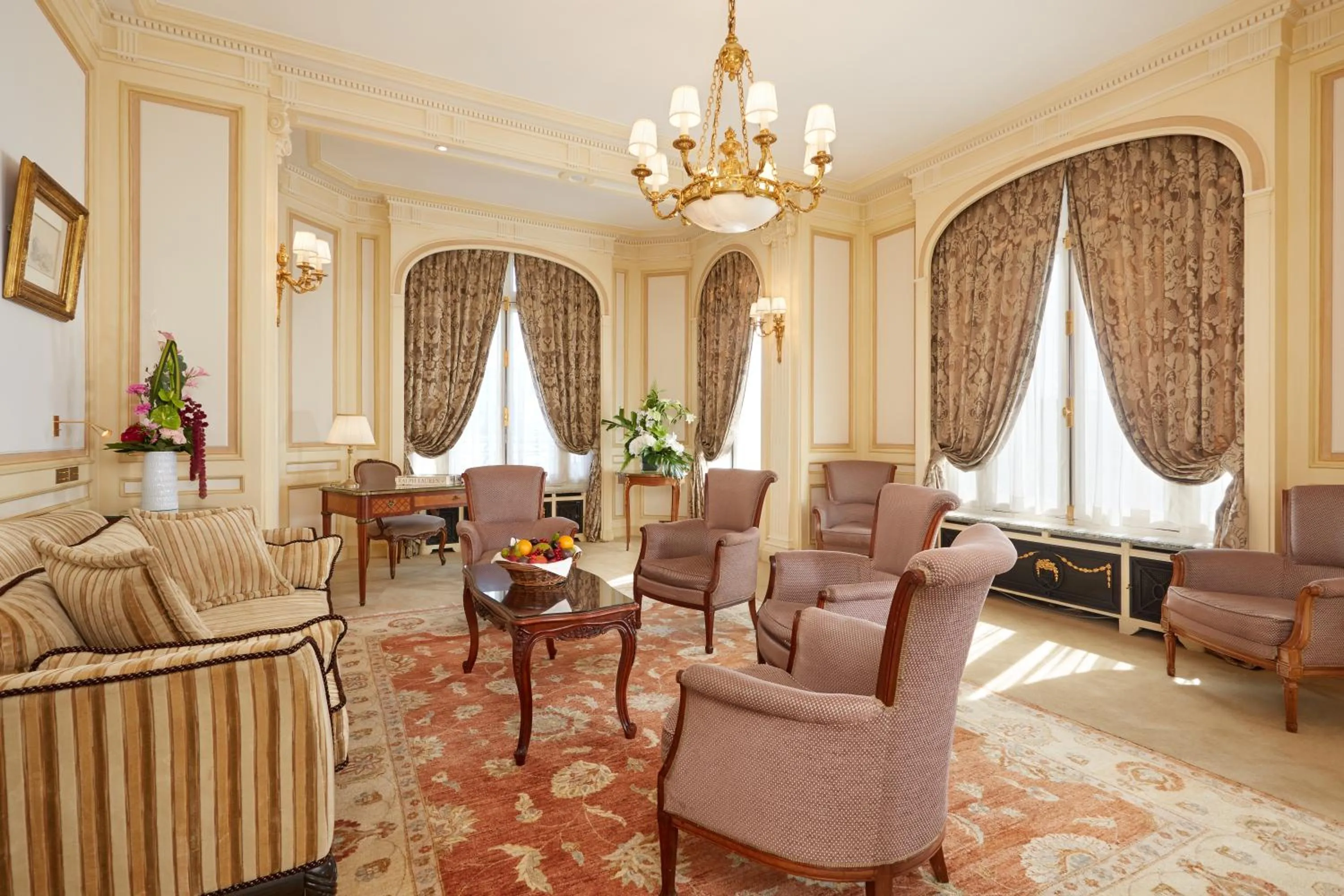 Seating area in Hôtel Raphael