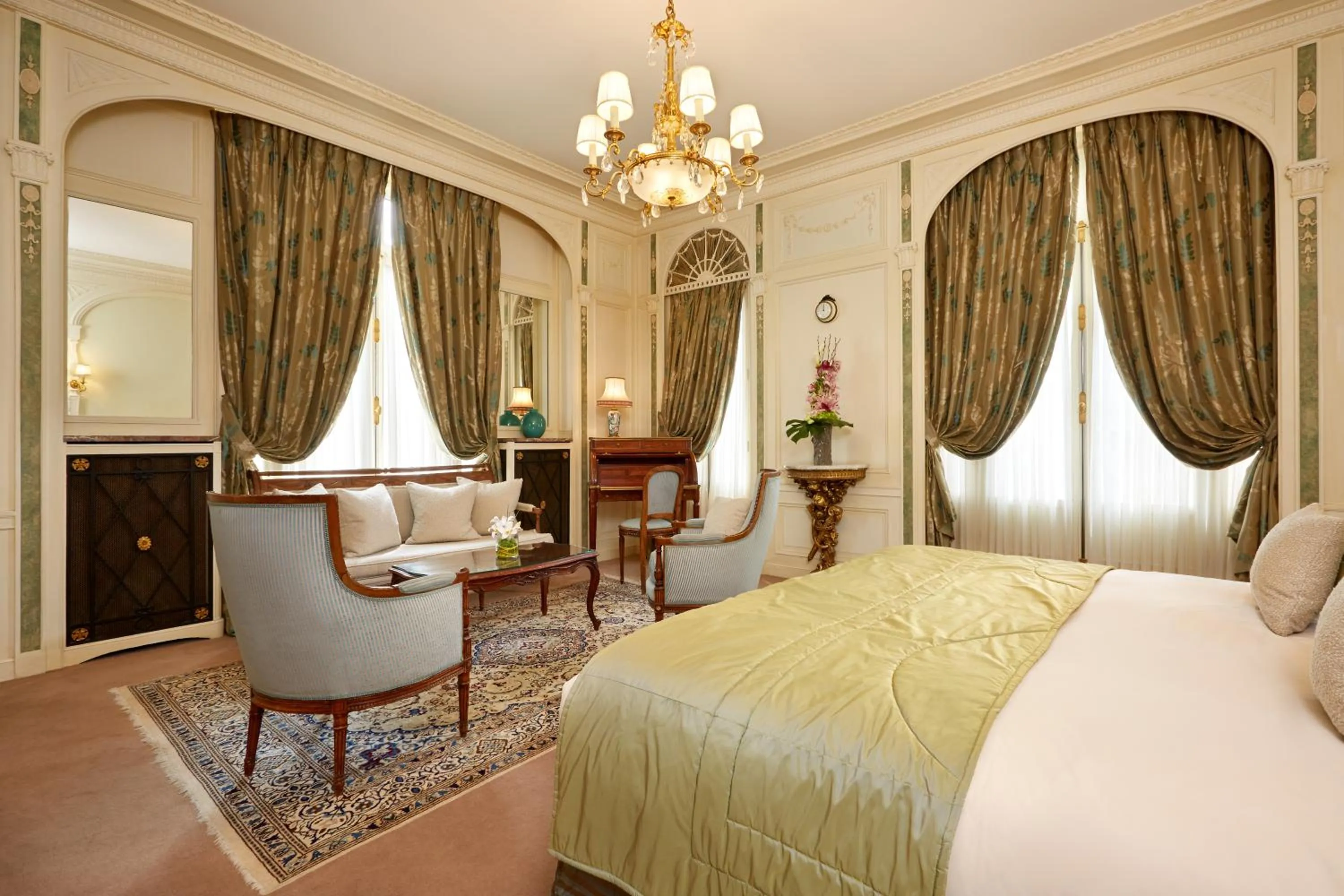 Photo of the whole room in Hôtel Raphael
