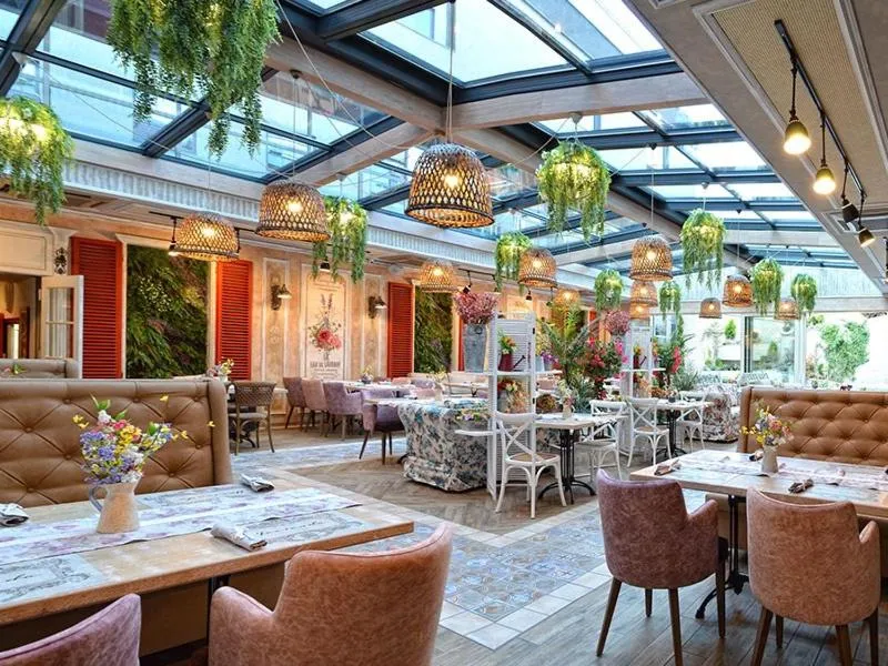 Restaurant/places to eat in Cosmopolitan Hotel & Wellness