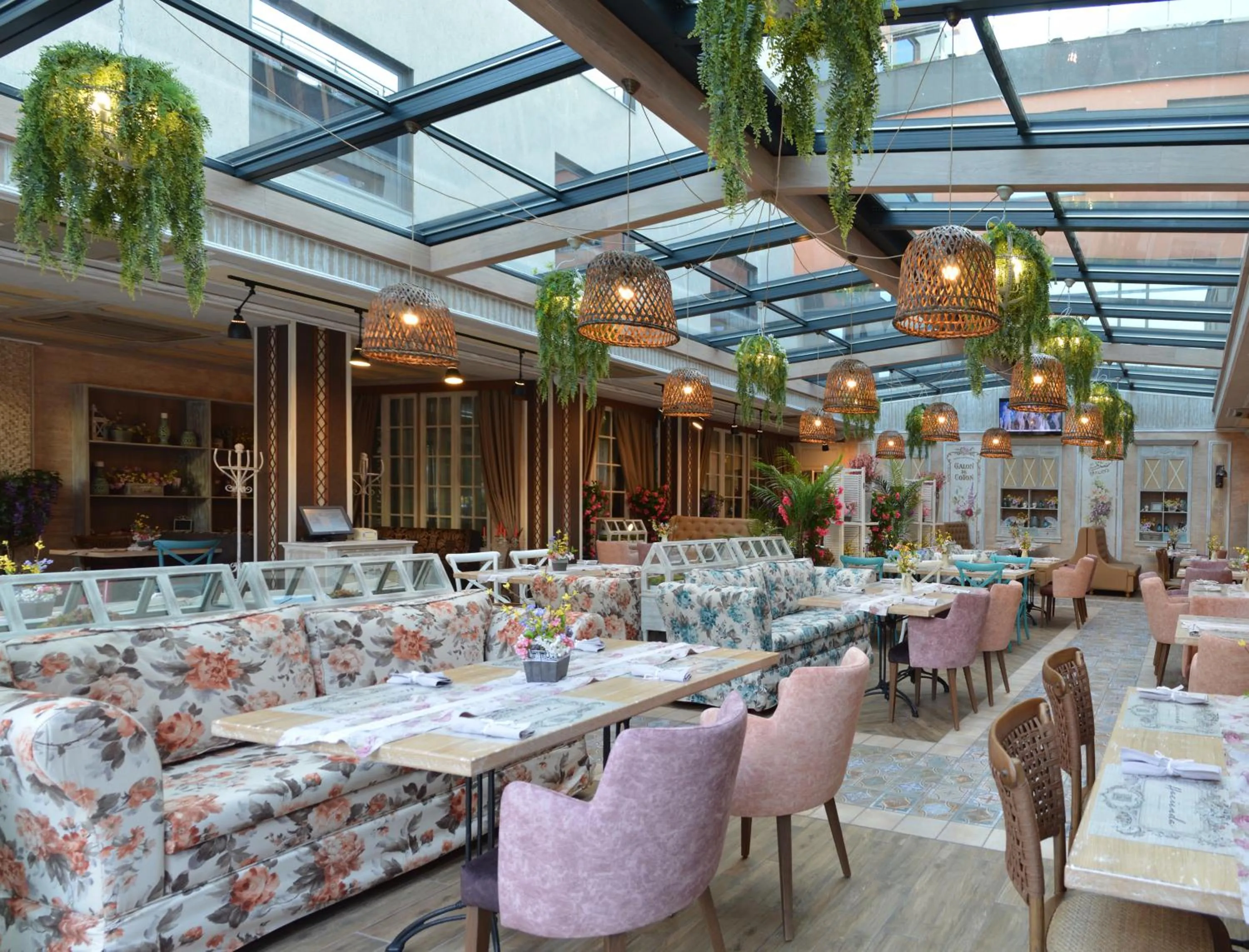 Restaurant/places to eat in Cosmopolitan Hotel & Wellness