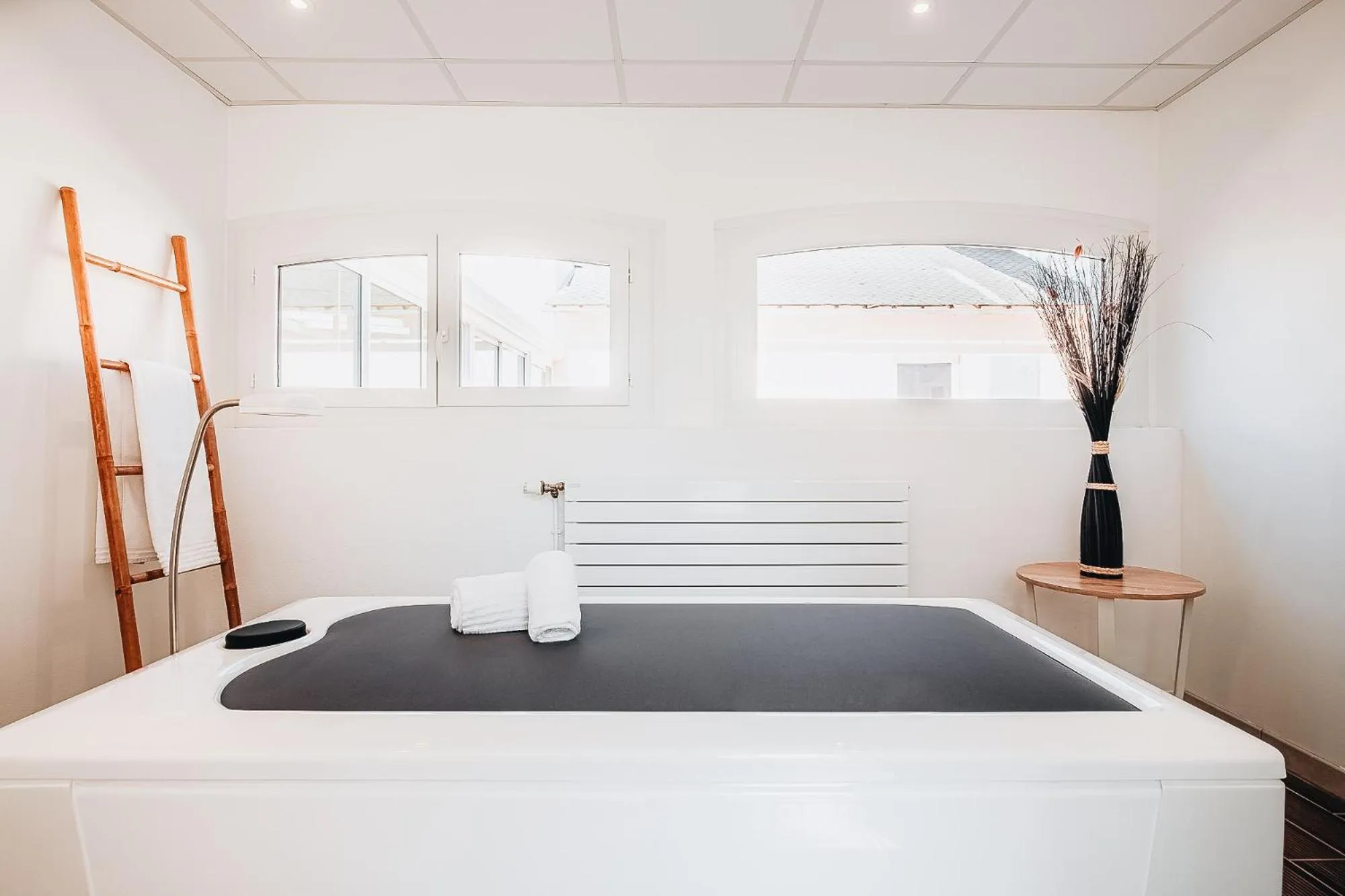 Bed in Hôtel Causse Comtal Rodez, The Originals Relais