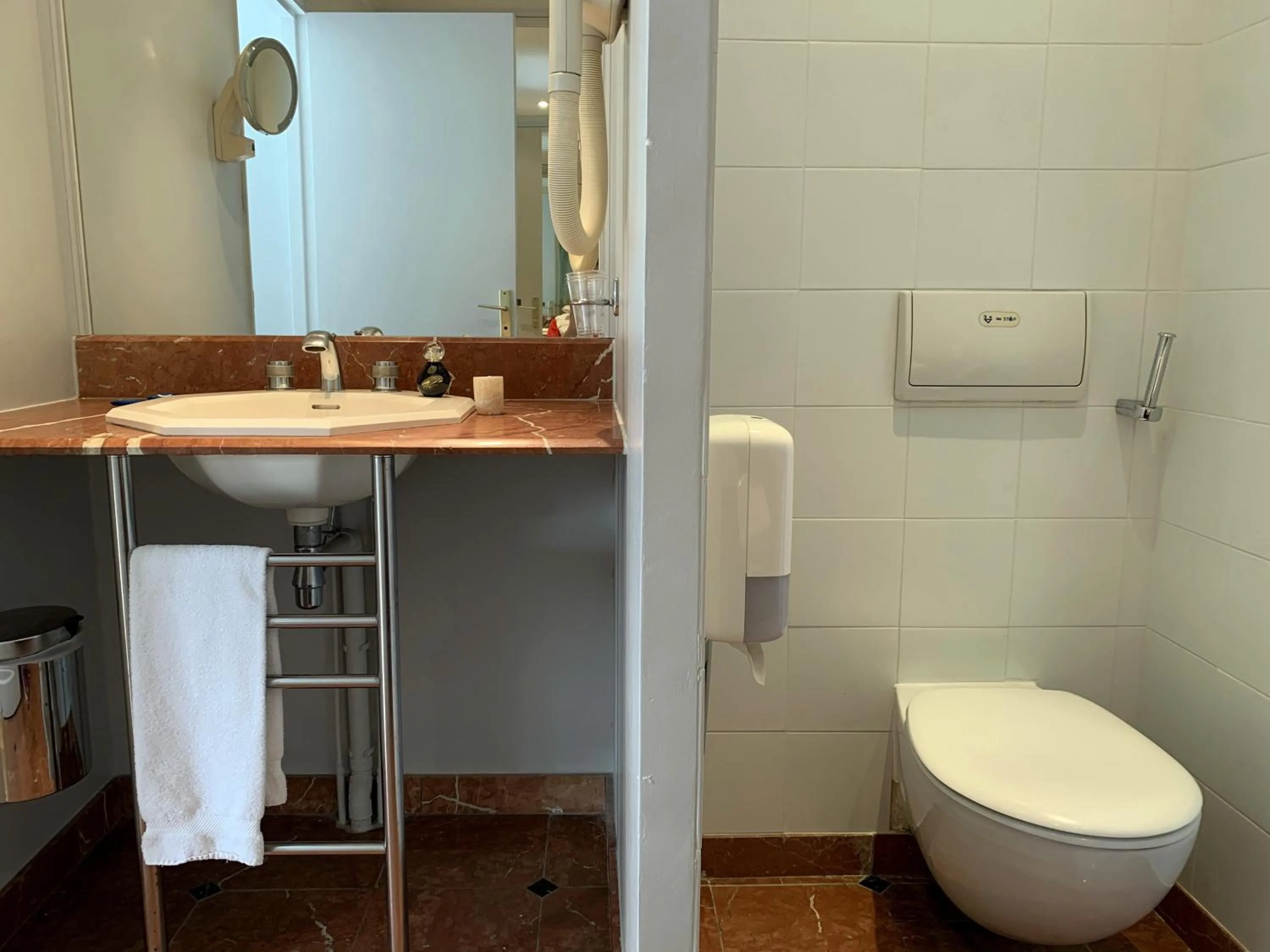 Bathroom in Hôtel Causse Comtal Rodez, The Originals Relais