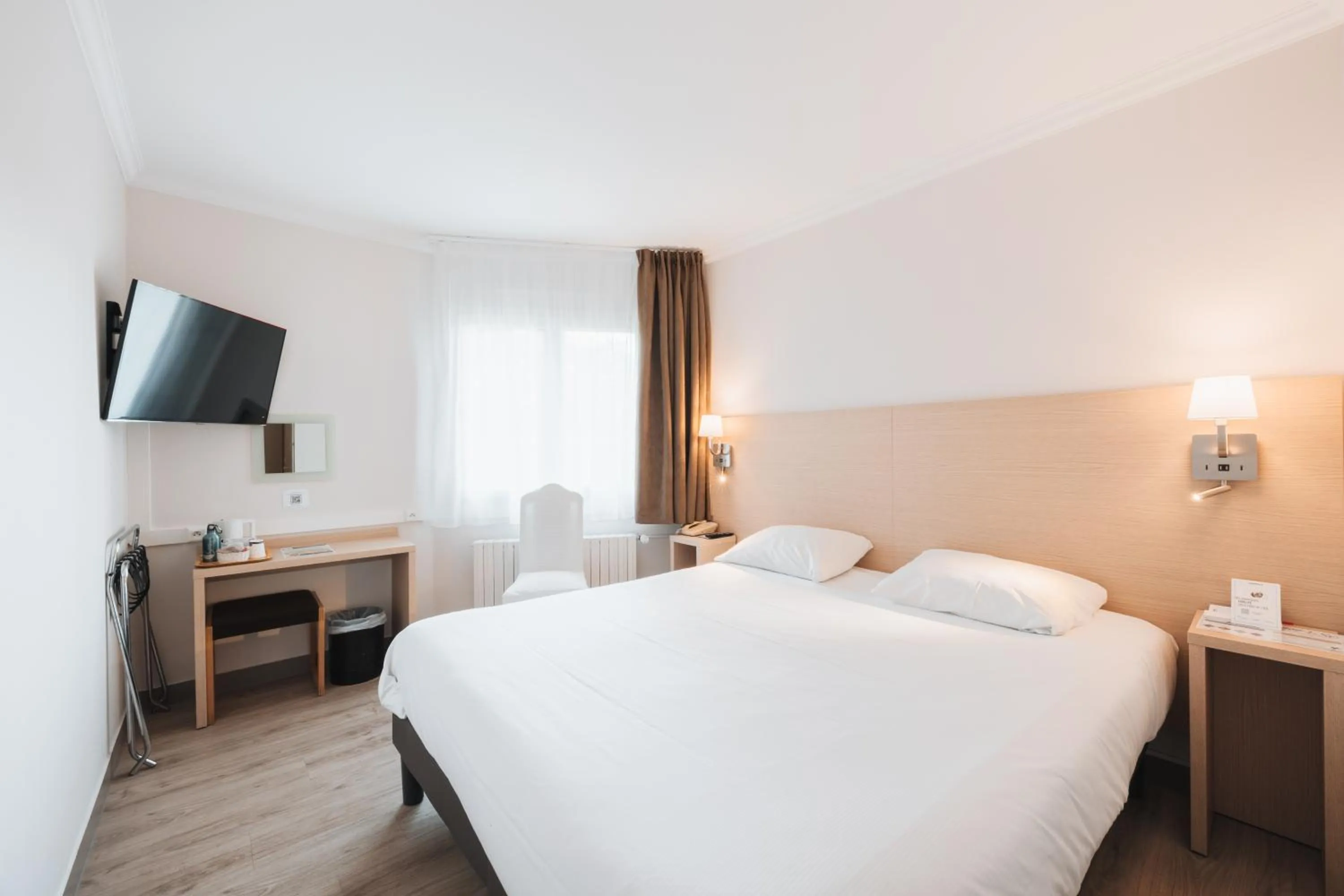 Bed in Hôtel Causse Comtal Rodez, The Originals Relais