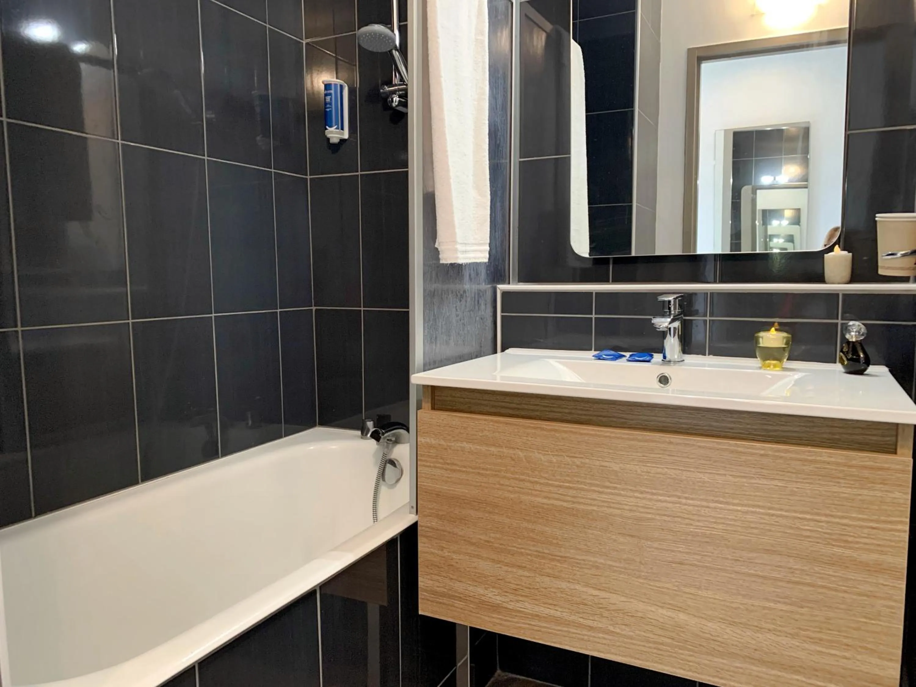 Bathroom in Hôtel Causse Comtal Rodez, The Originals Relais