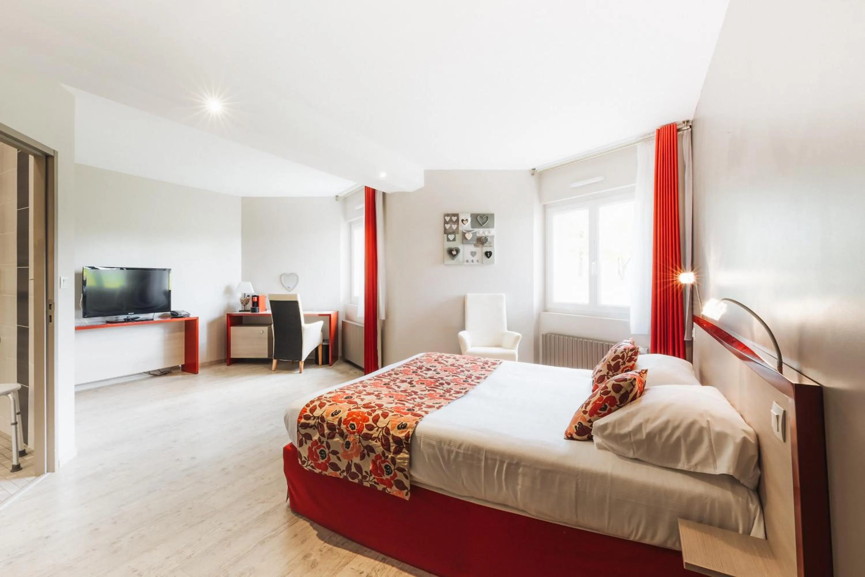 Bed in Hôtel Causse Comtal Rodez, The Originals Relais