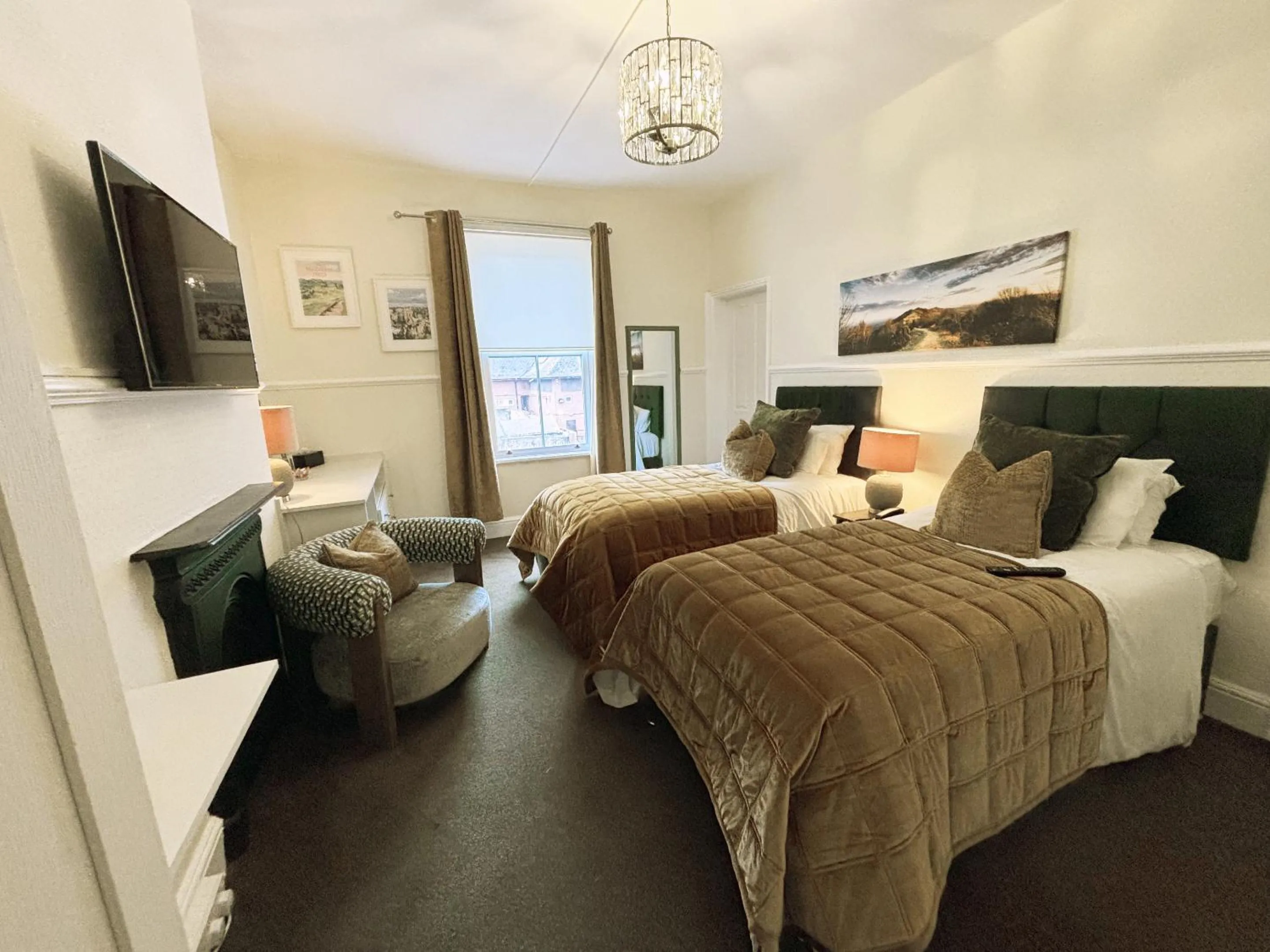 Bedroom, Bed in Great Malvern Hotel