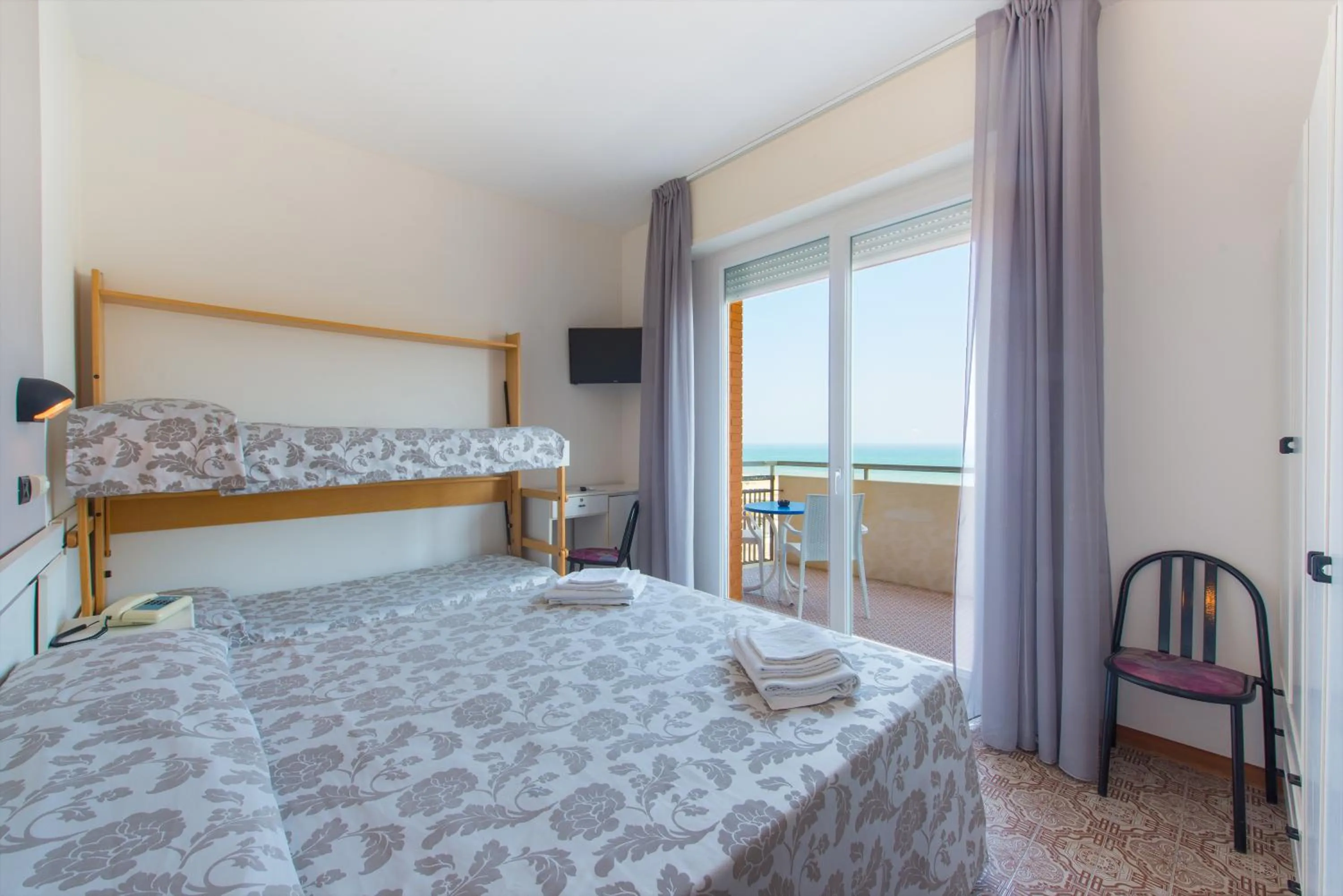 Photo of the whole room, Bed in Hotel 2000