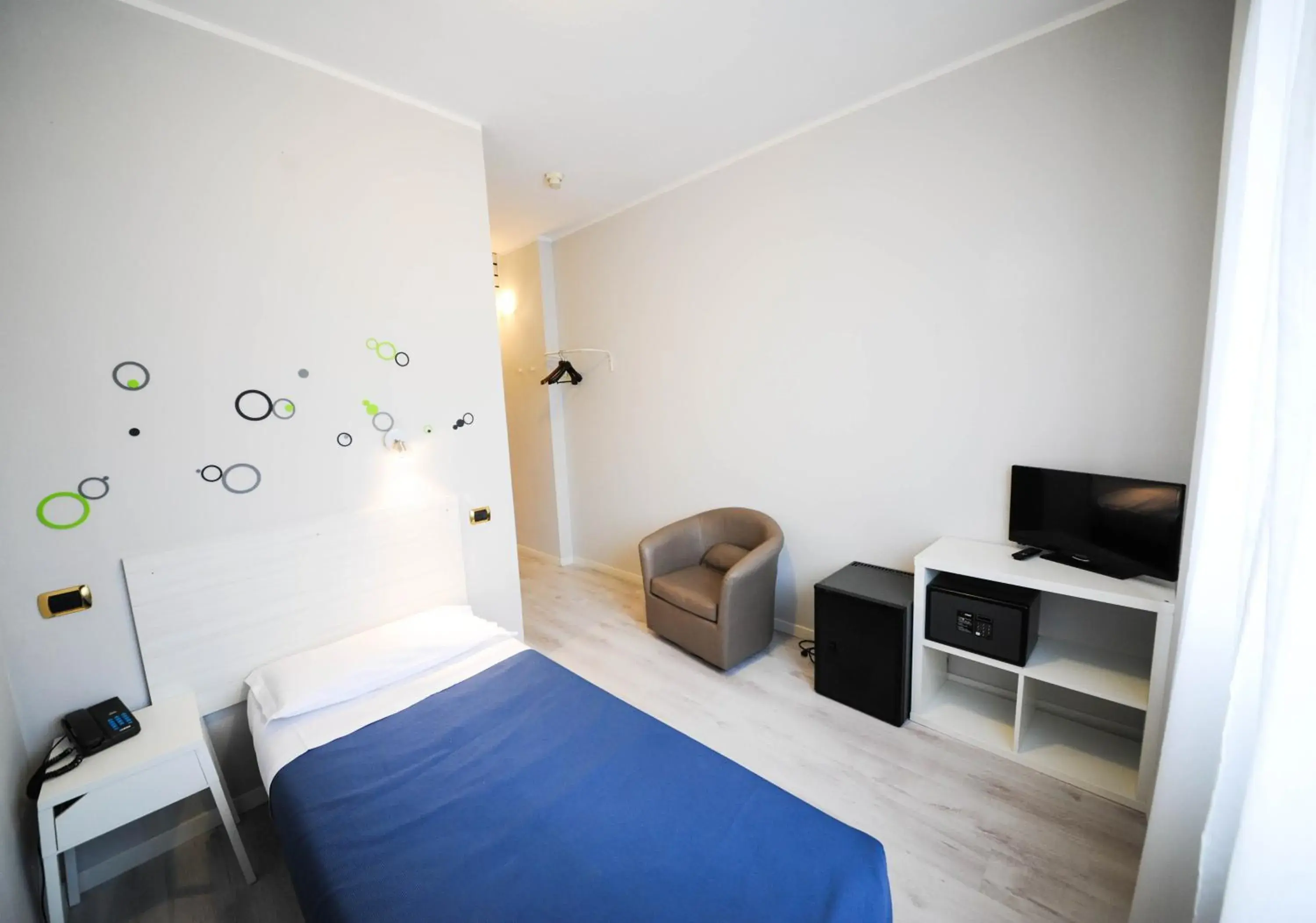 Economy Single Room in Hotel Brianza Economy Single Room in Hotel Brianza