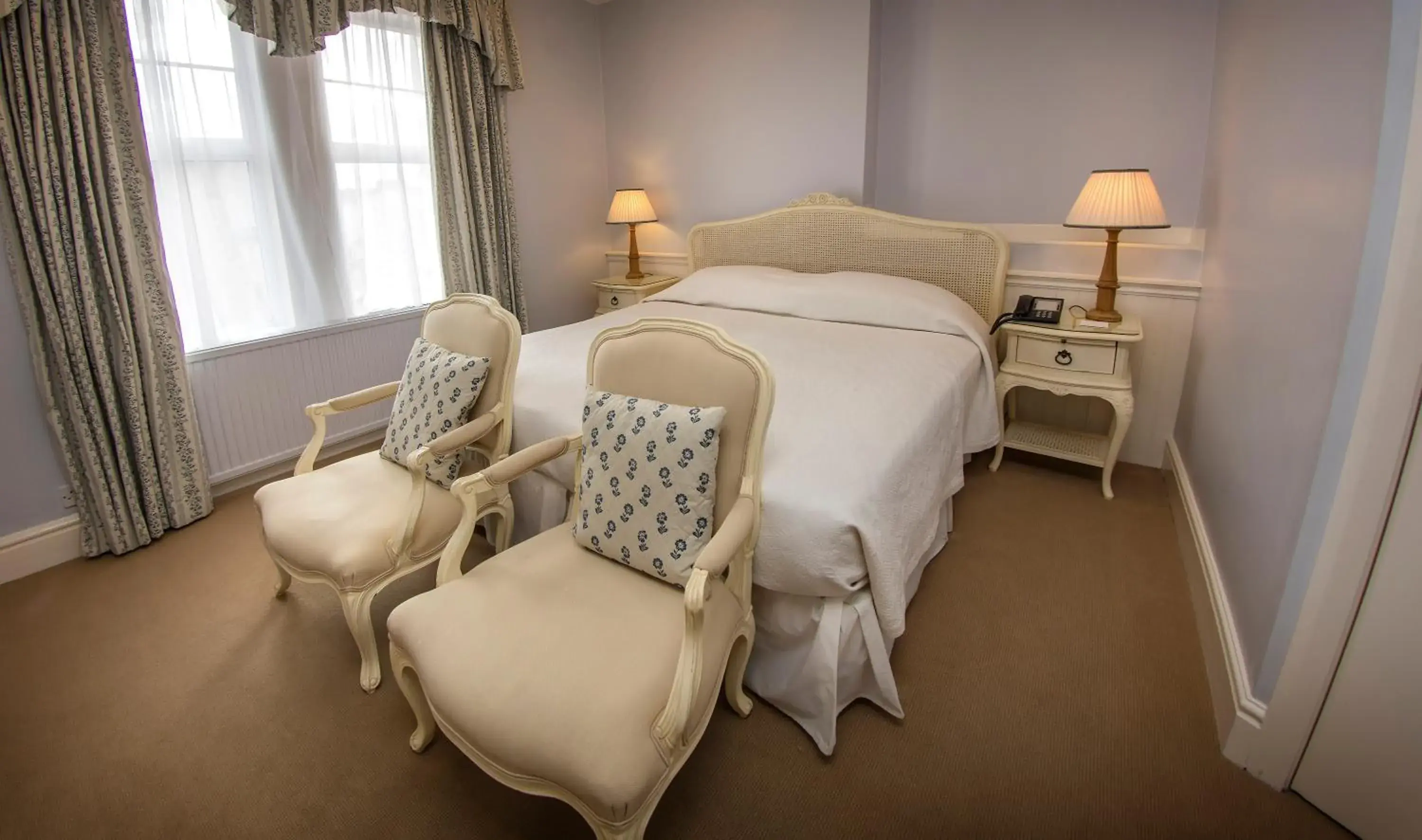 Large Double Room in Dunoon Hotel Large Double Room in Dunoon Hotel