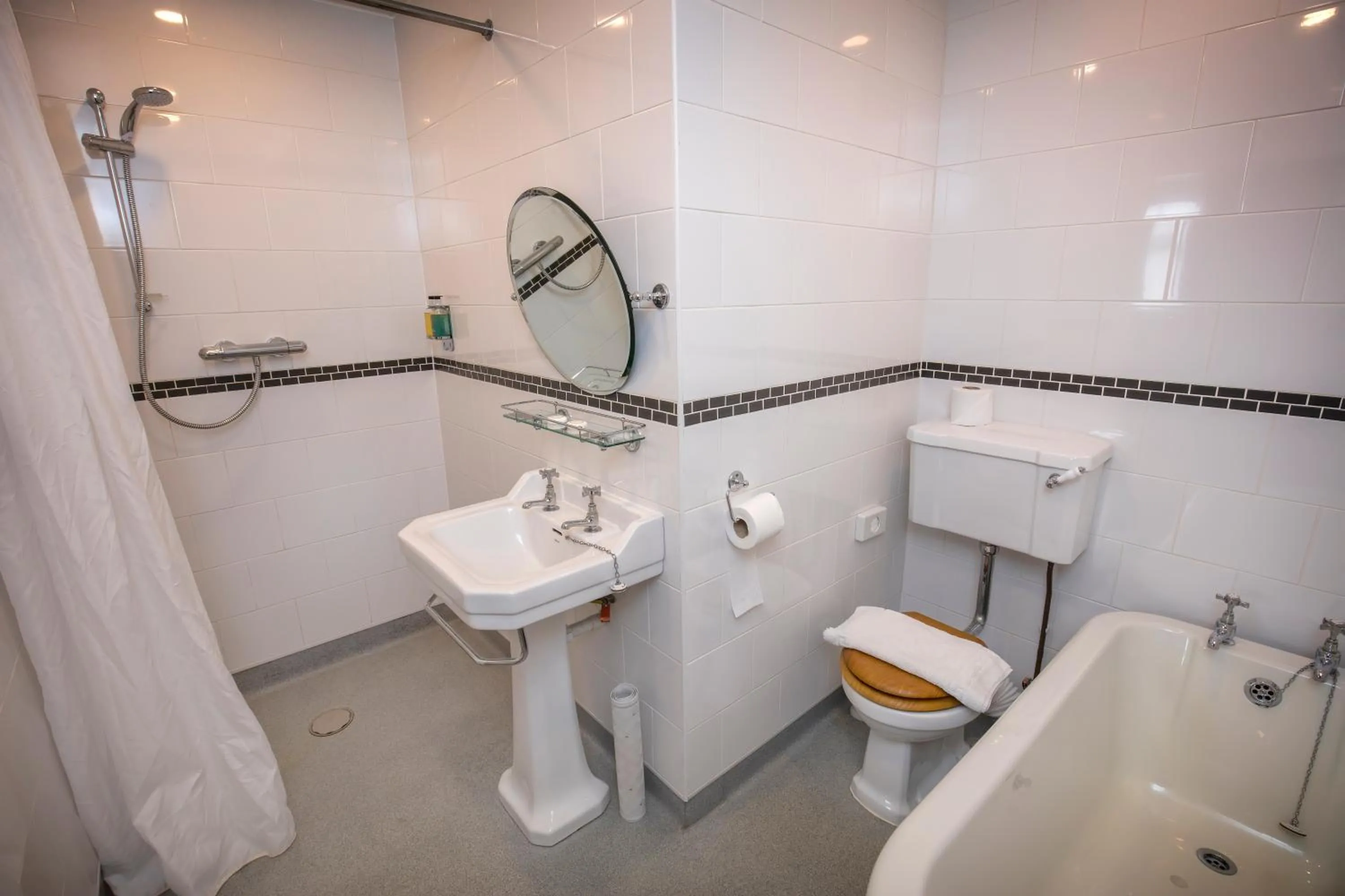 Shower in Dunoon Hotel