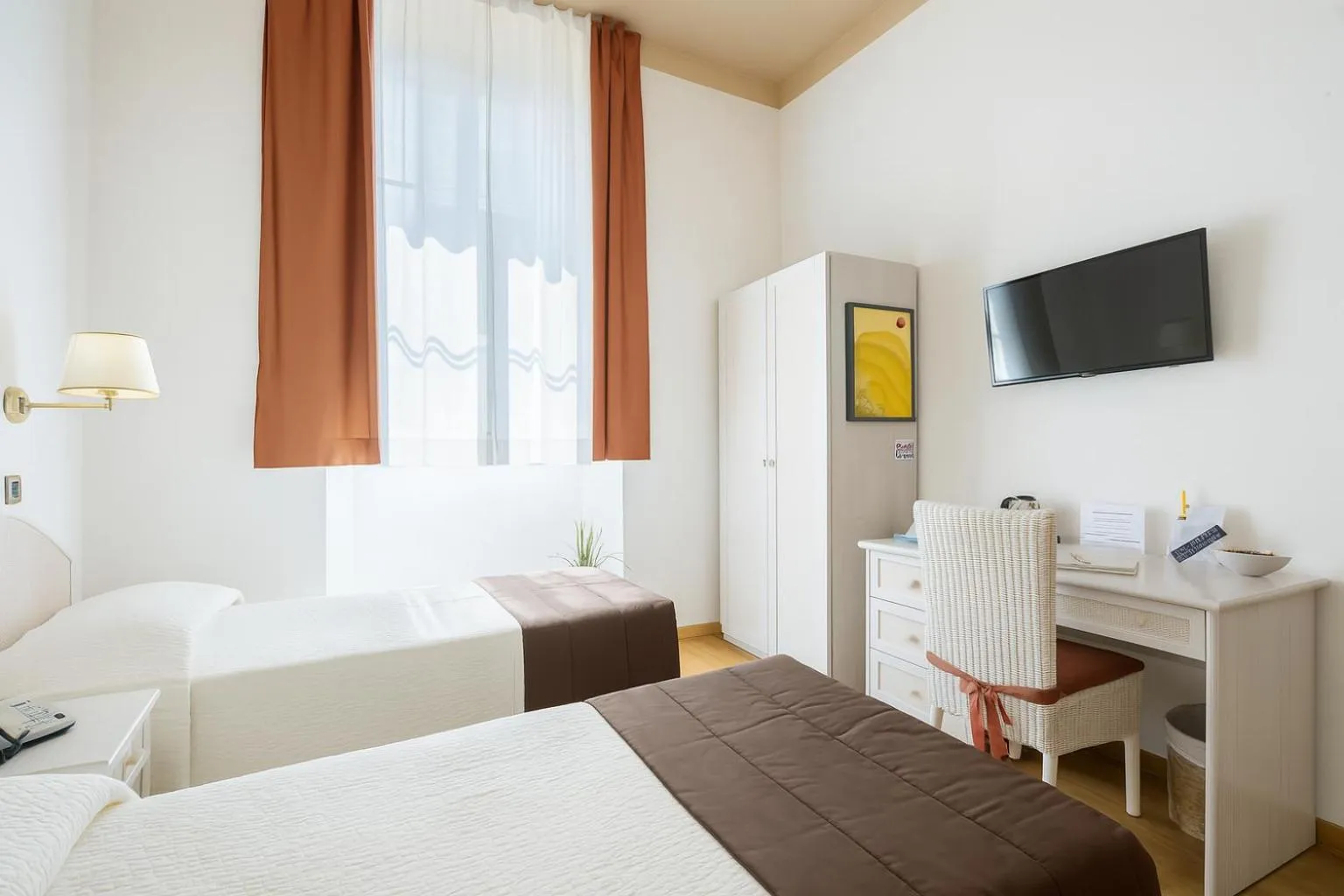 Bed in Piazza Paradiso Accommodation