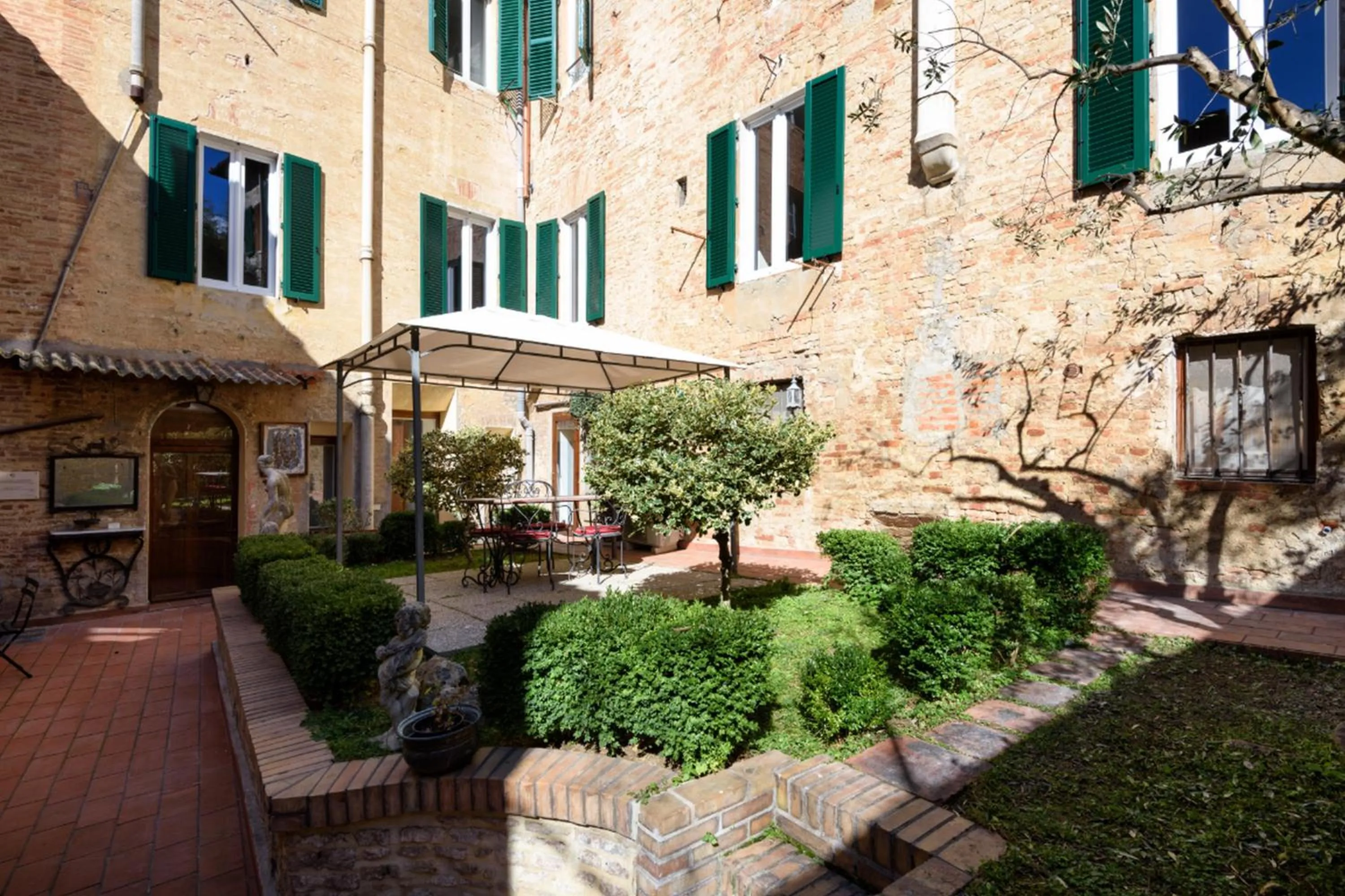 Garden in Piazza Paradiso Accommodation