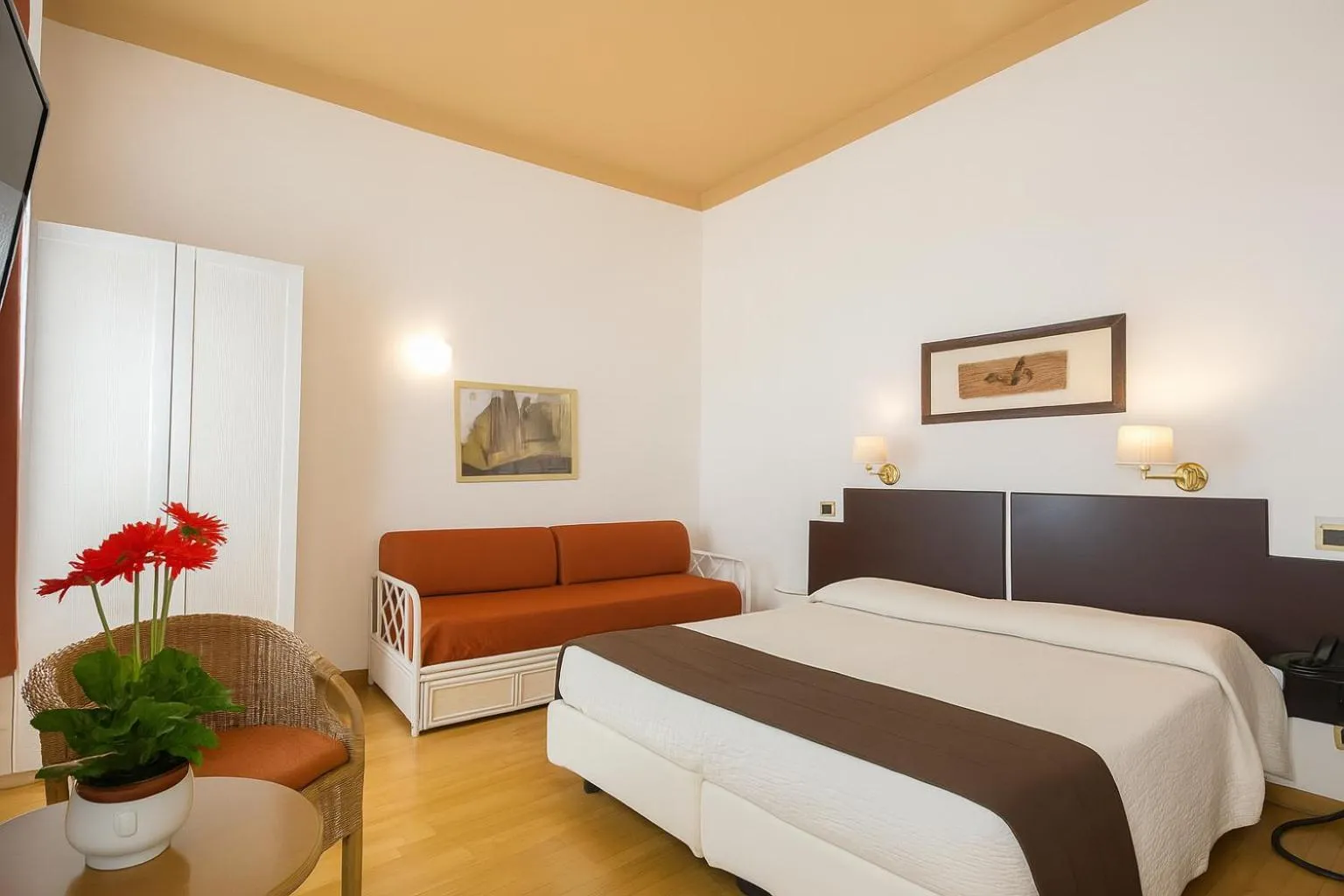 Bed in Piazza Paradiso Accommodation