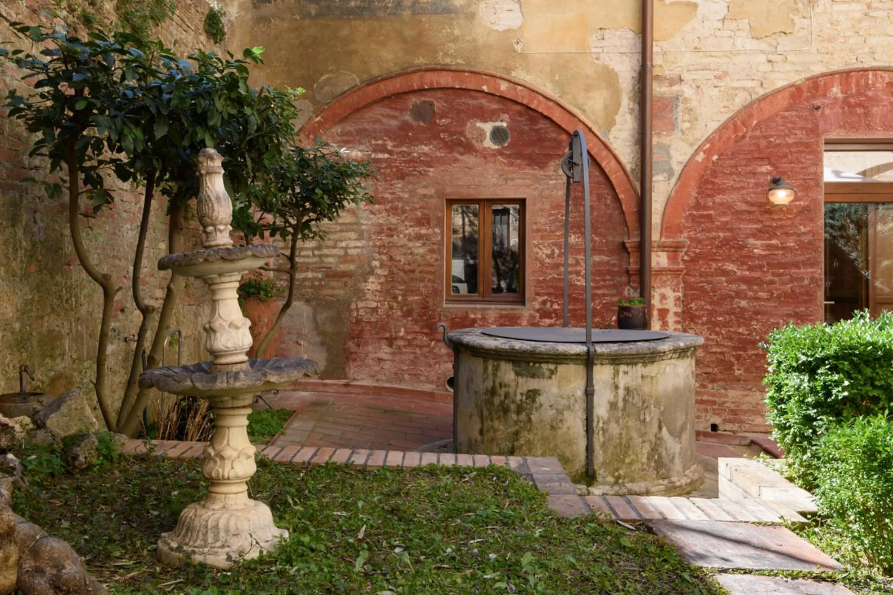 Patio in Piazza Paradiso Accommodation