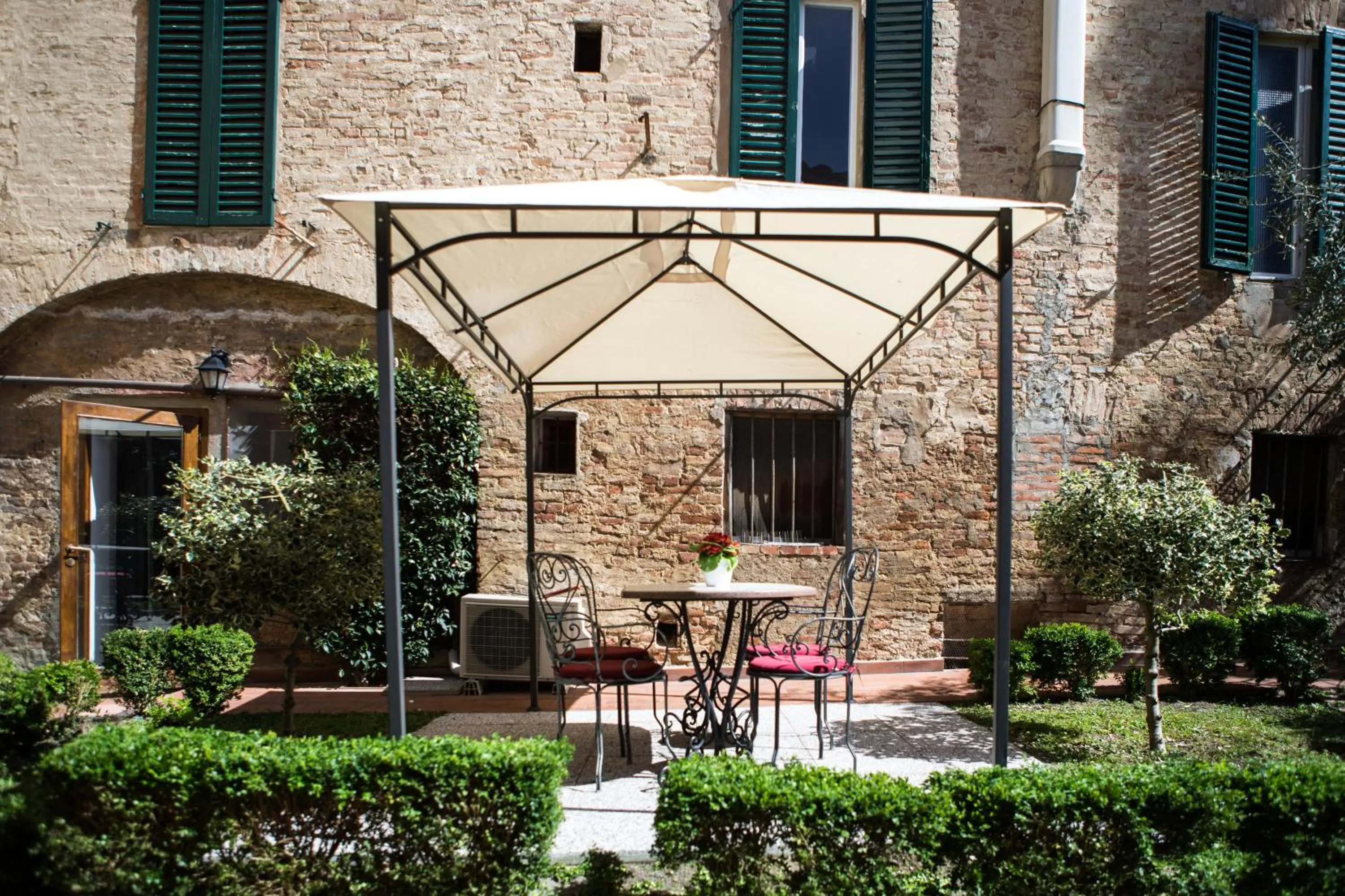 Garden in Piazza Paradiso Accommodation