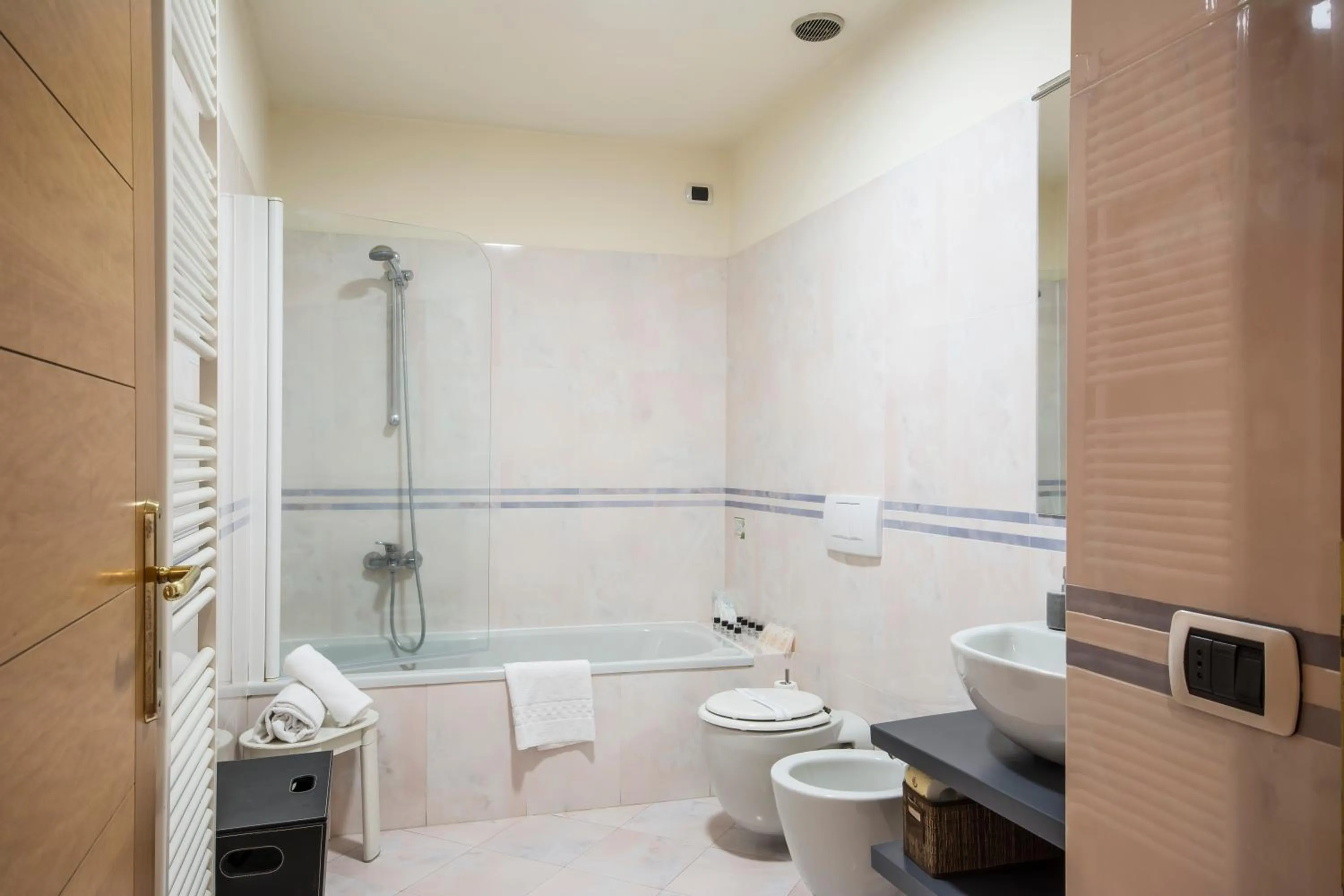 Bathroom in Piazza Paradiso Accommodation