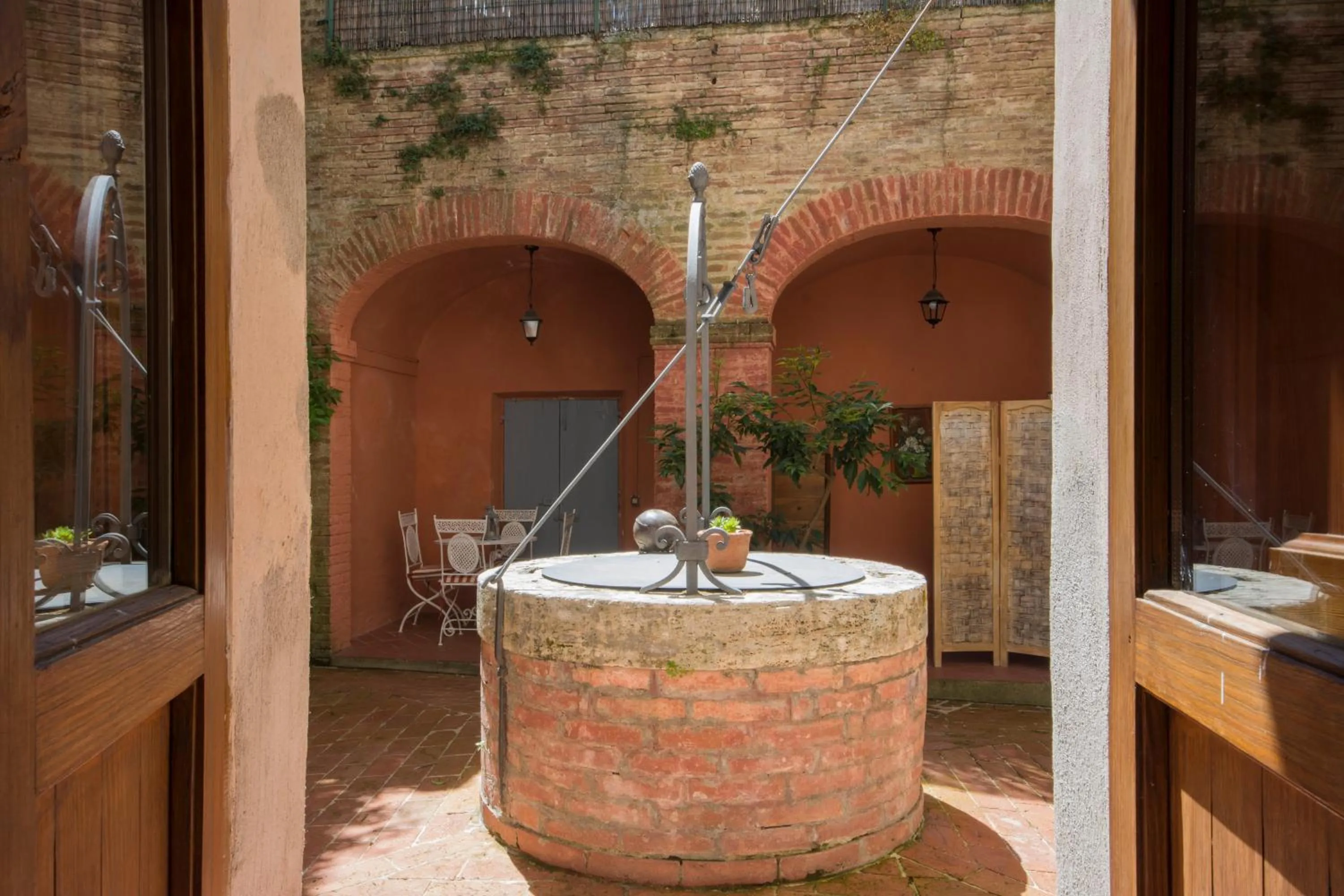 Patio in Piazza Paradiso Accommodation