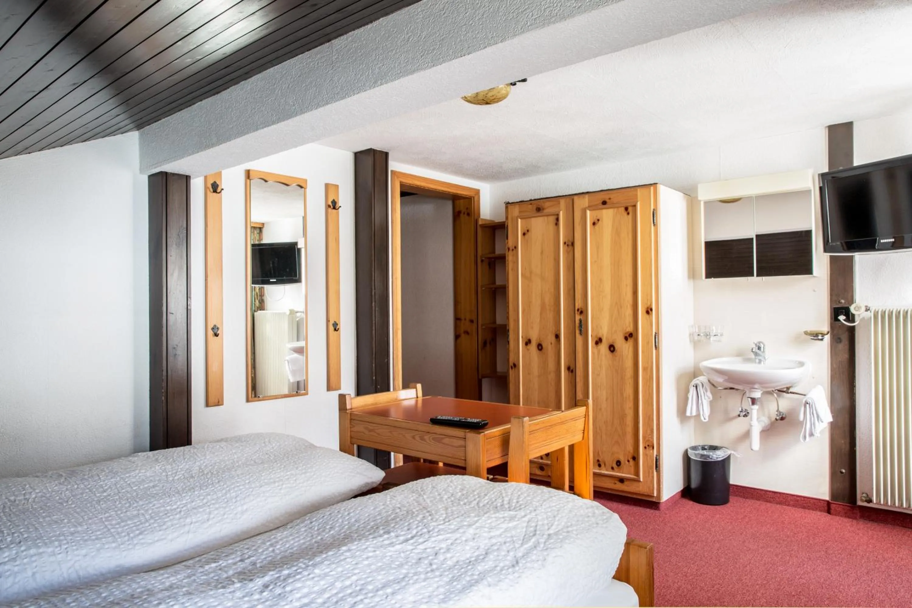 Bedroom, Bed in Hotel Burgener