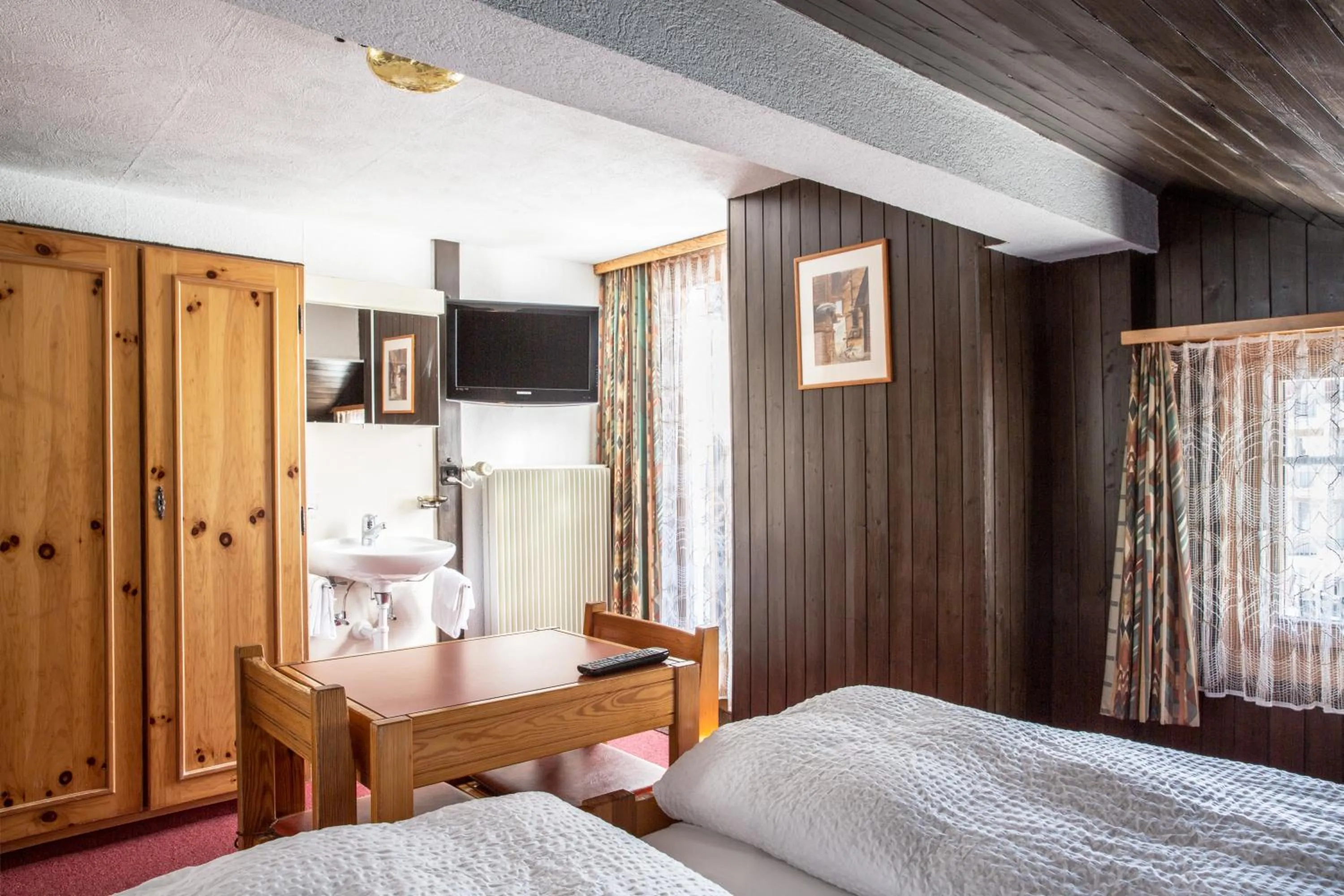 Bedroom, Bed in Hotel Burgener