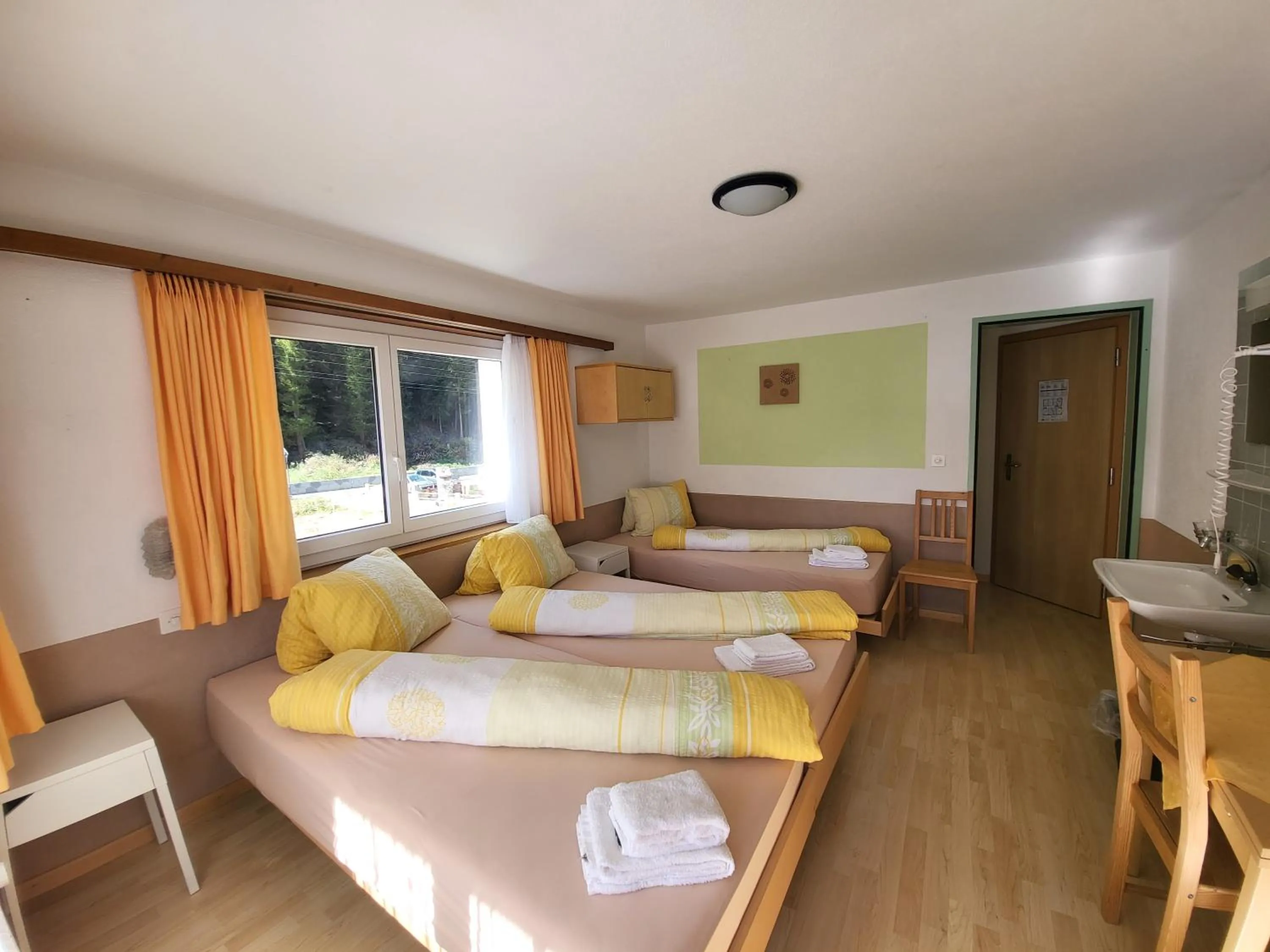 Photo of the whole room, Bed in Pension Heino