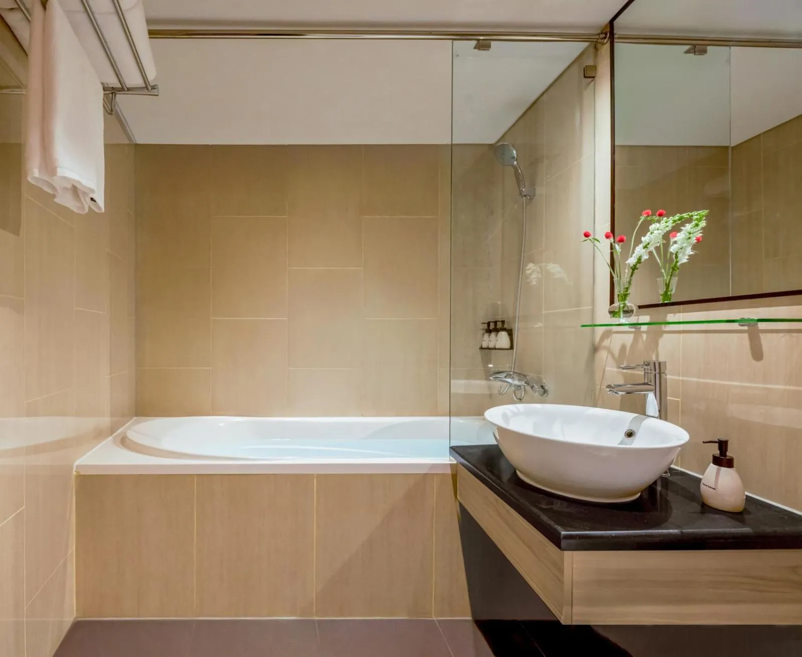 Bath in M Village Hotel Kim Mã