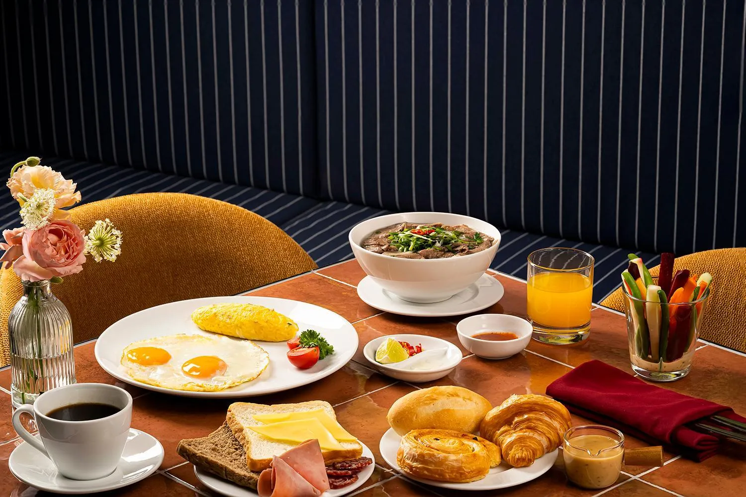 Restaurant/places to eat in M Village Hotel Kim Mã