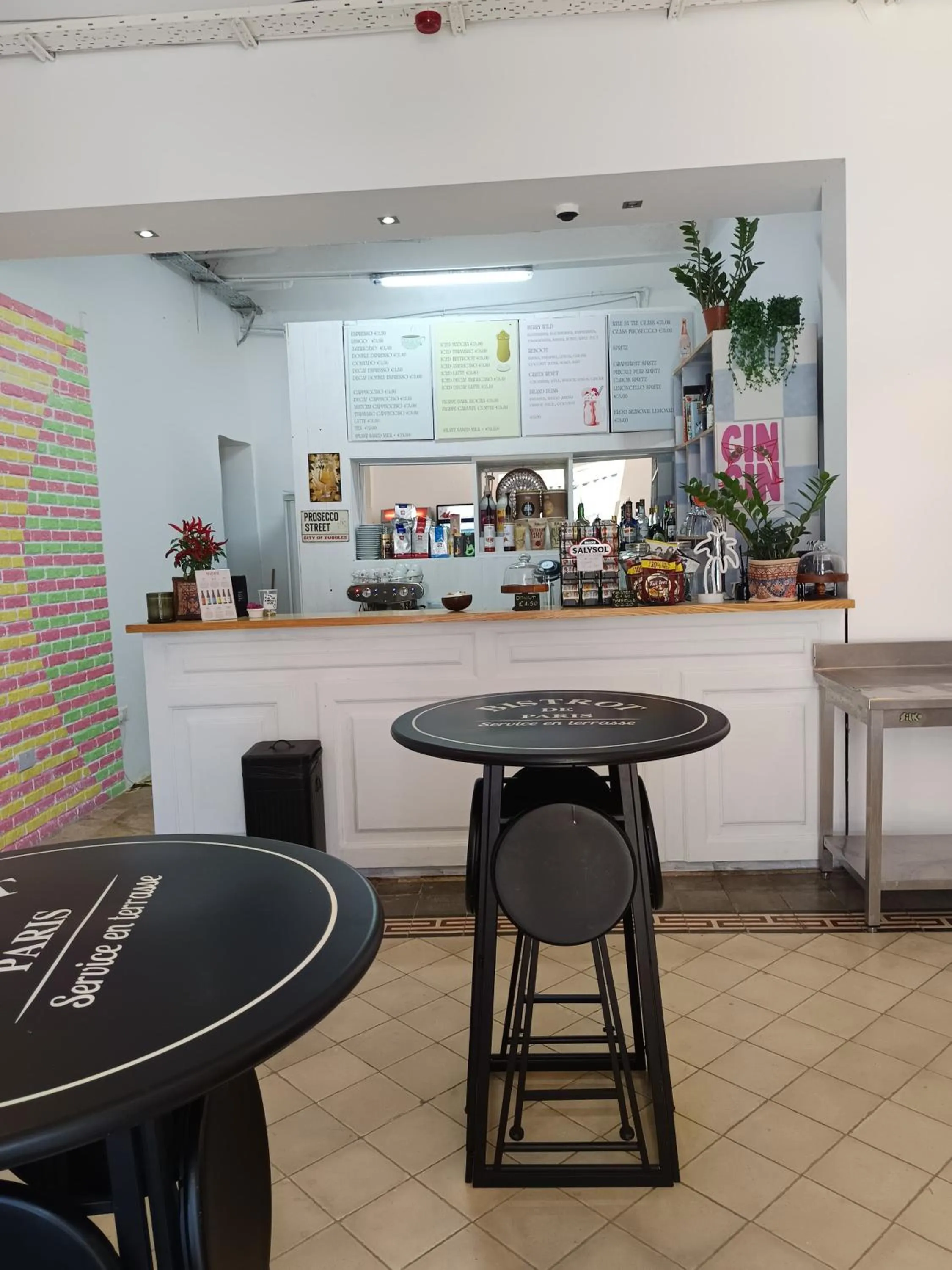 Follow the Sun Boutique Hostel - Pool, Breakfast & Sea Views