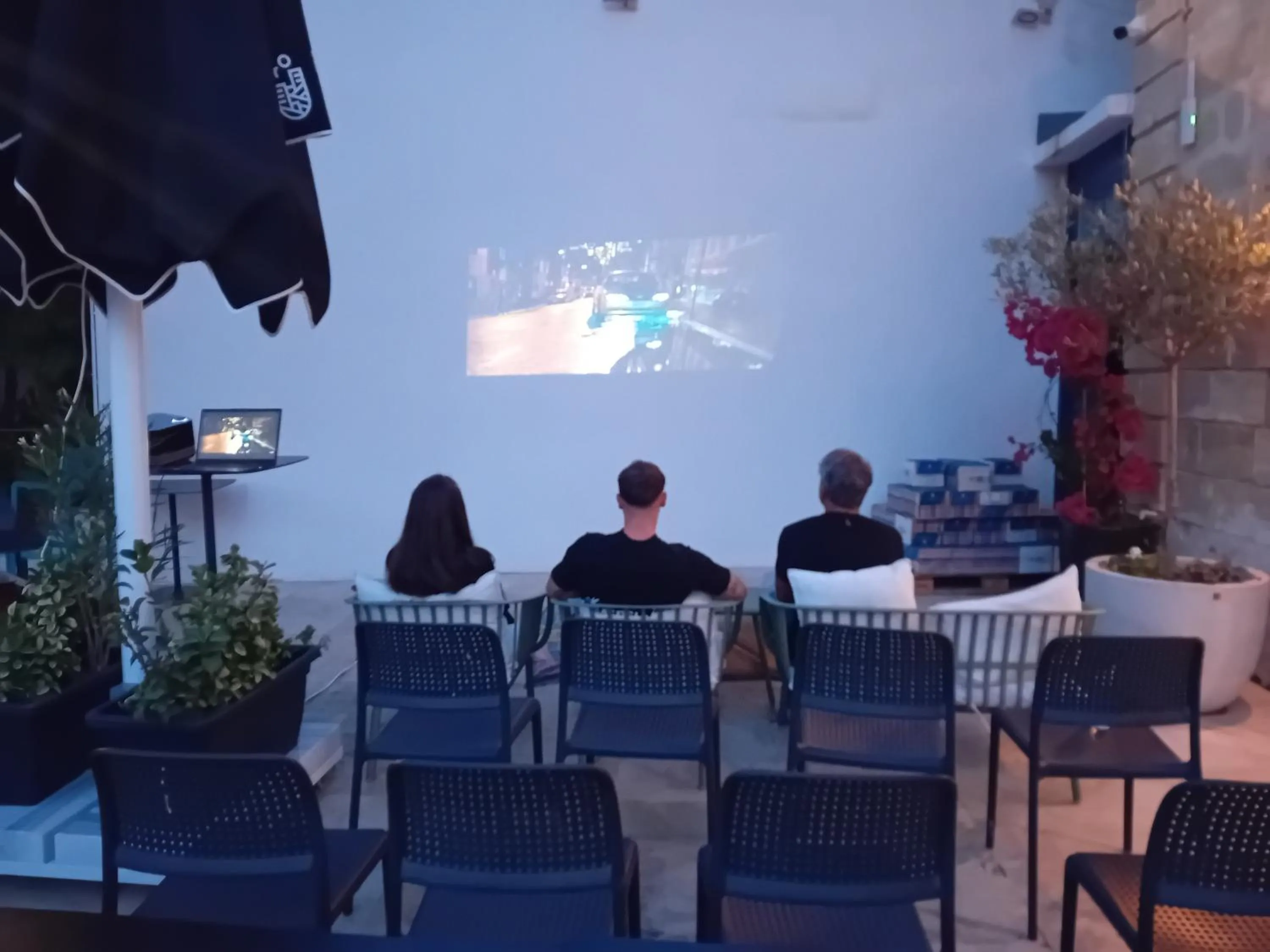 Follow the Sun Boutique Hostel - Pool, Breakfast & Sea Views