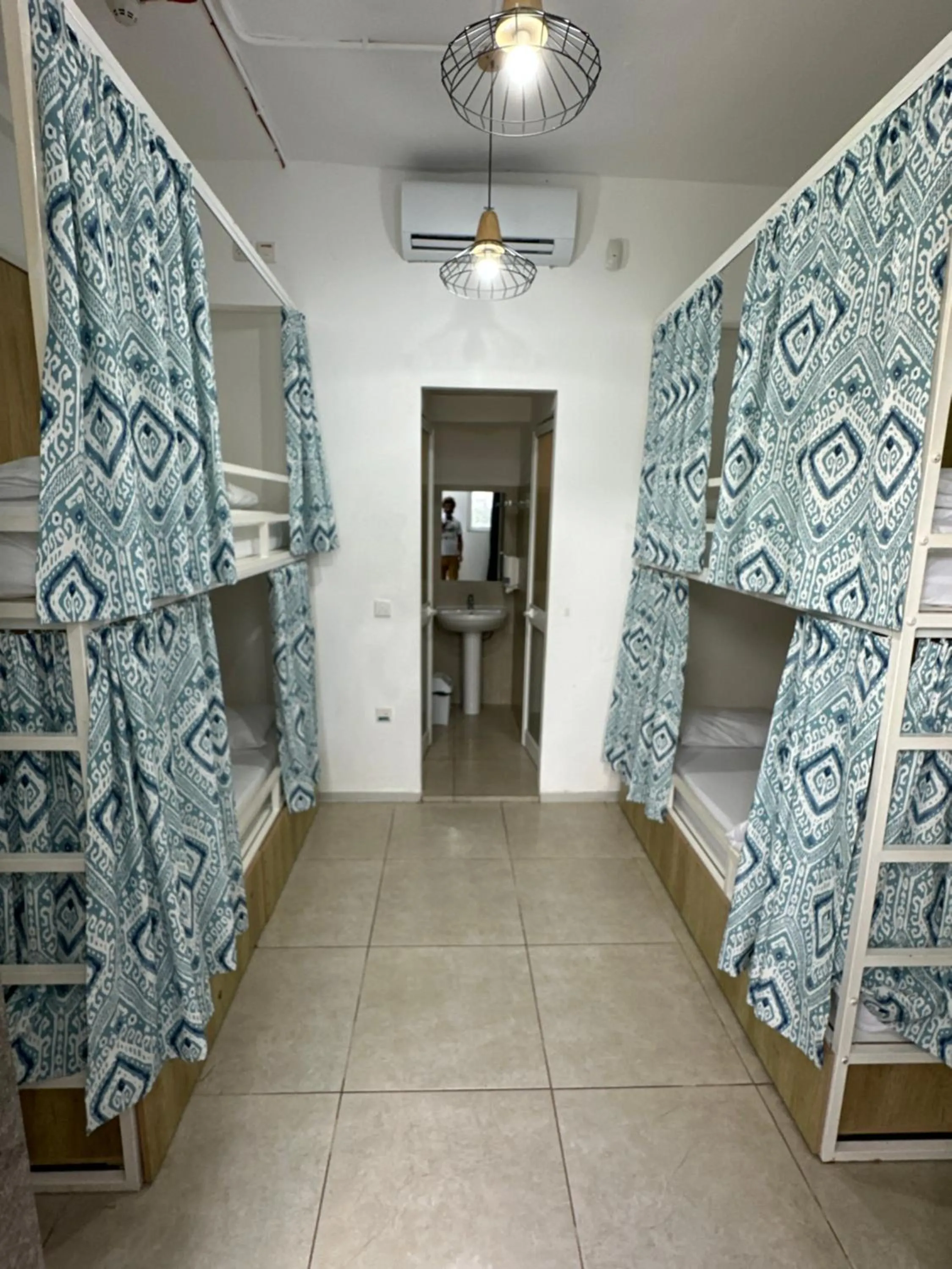 Follow the Sun Boutique Hostel - Pool, Breakfast & Sea Views