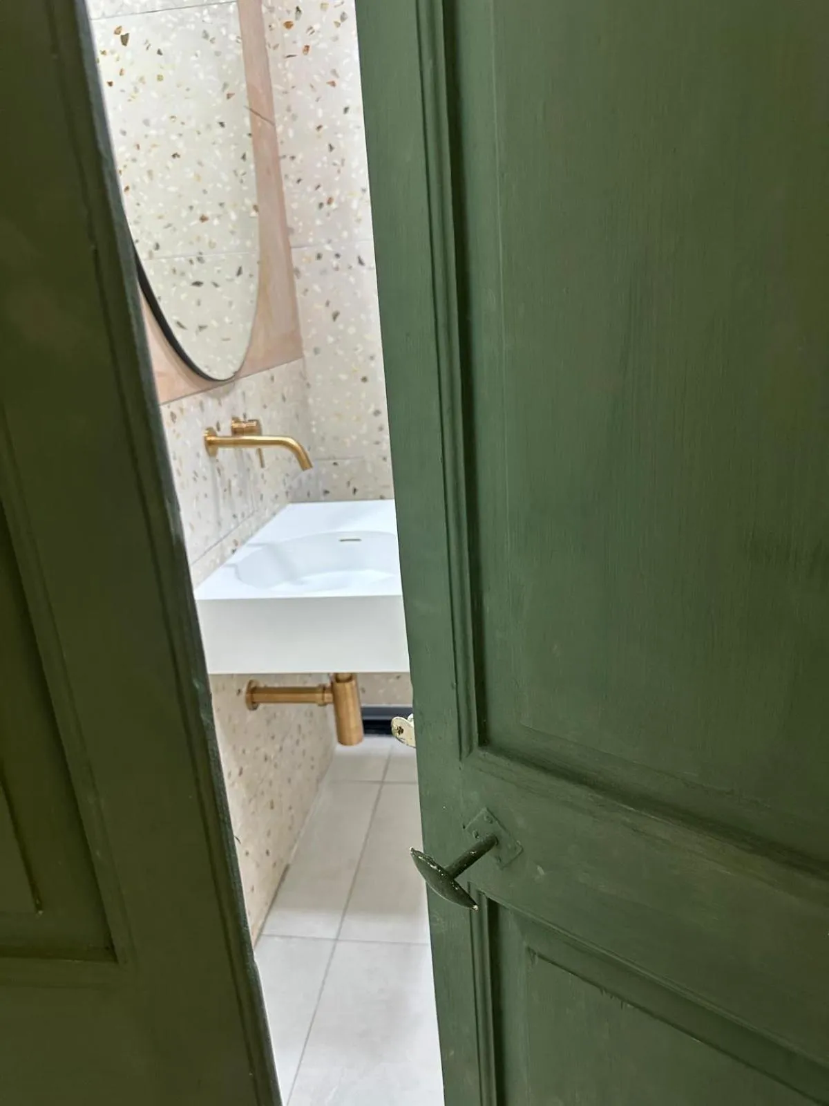 Bathroom in Follow the Sun Boutique Hostel - Pool, Breakfast & Sea Views