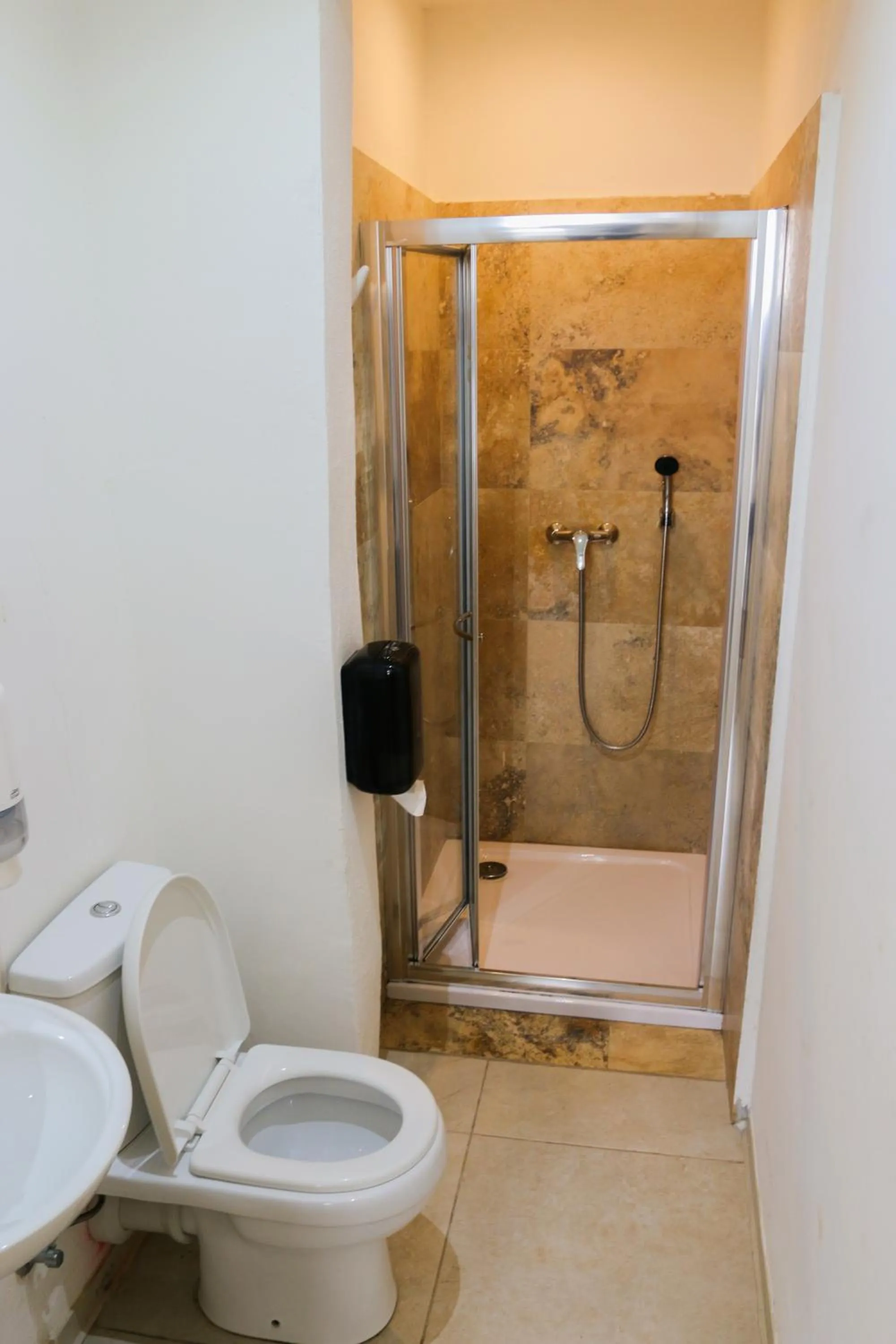 Bathroom in Follow the Sun Boutique Hostel - Pool, Breakfast & Sea Views