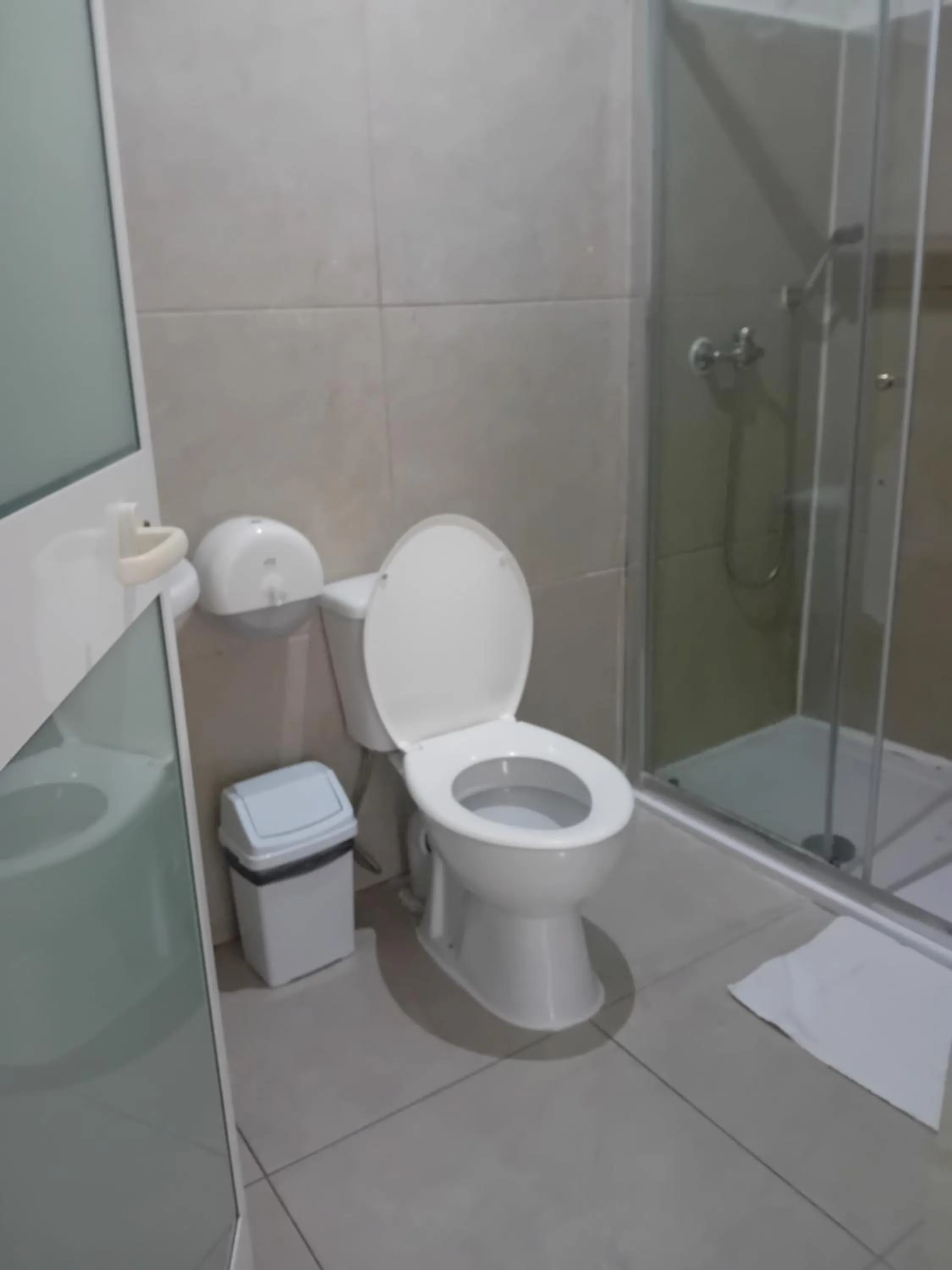 Bathroom in Follow the Sun Boutique Hostel - Pool, Breakfast & Sea Views