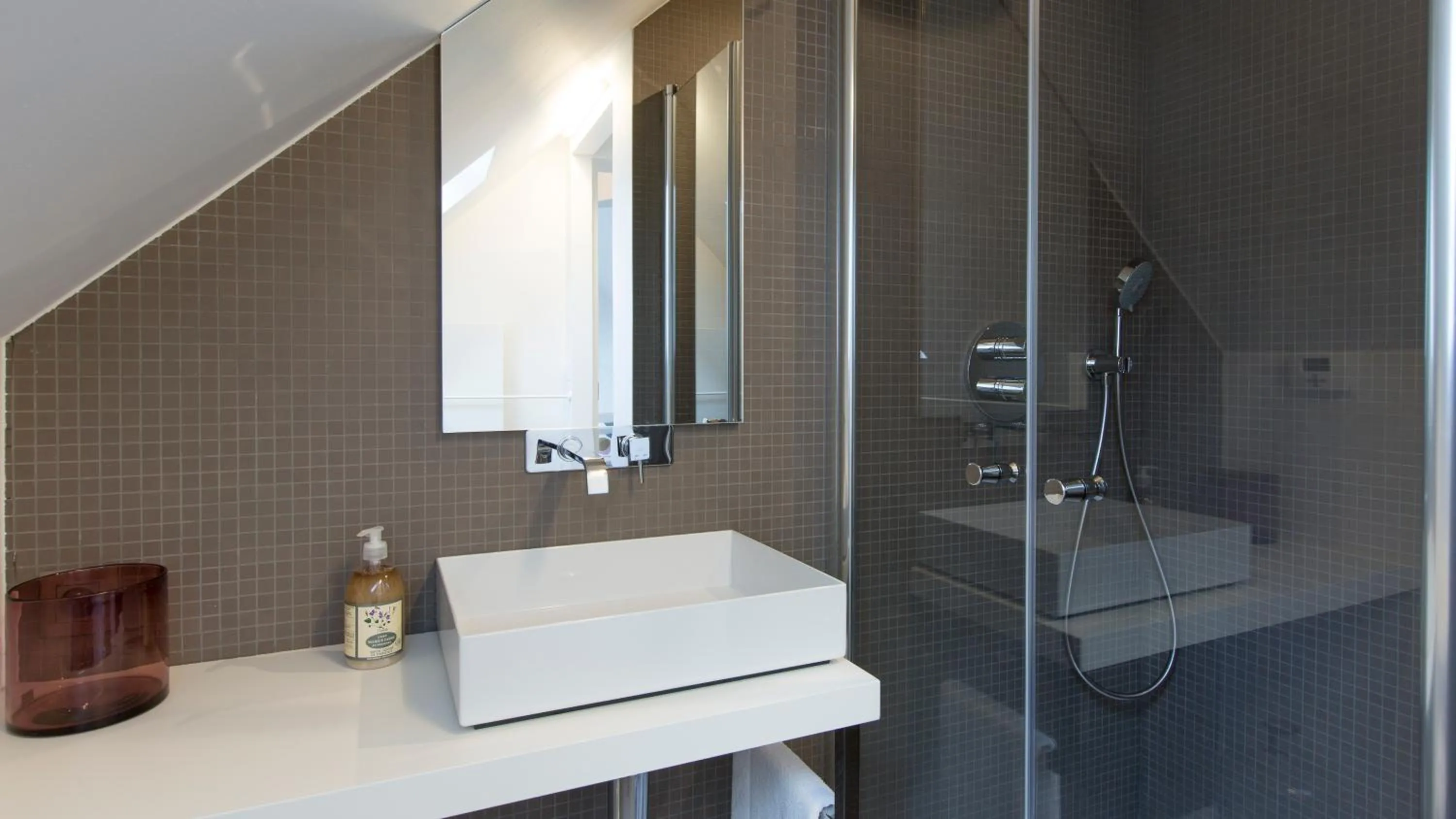 Bathroom in côté verger B&B