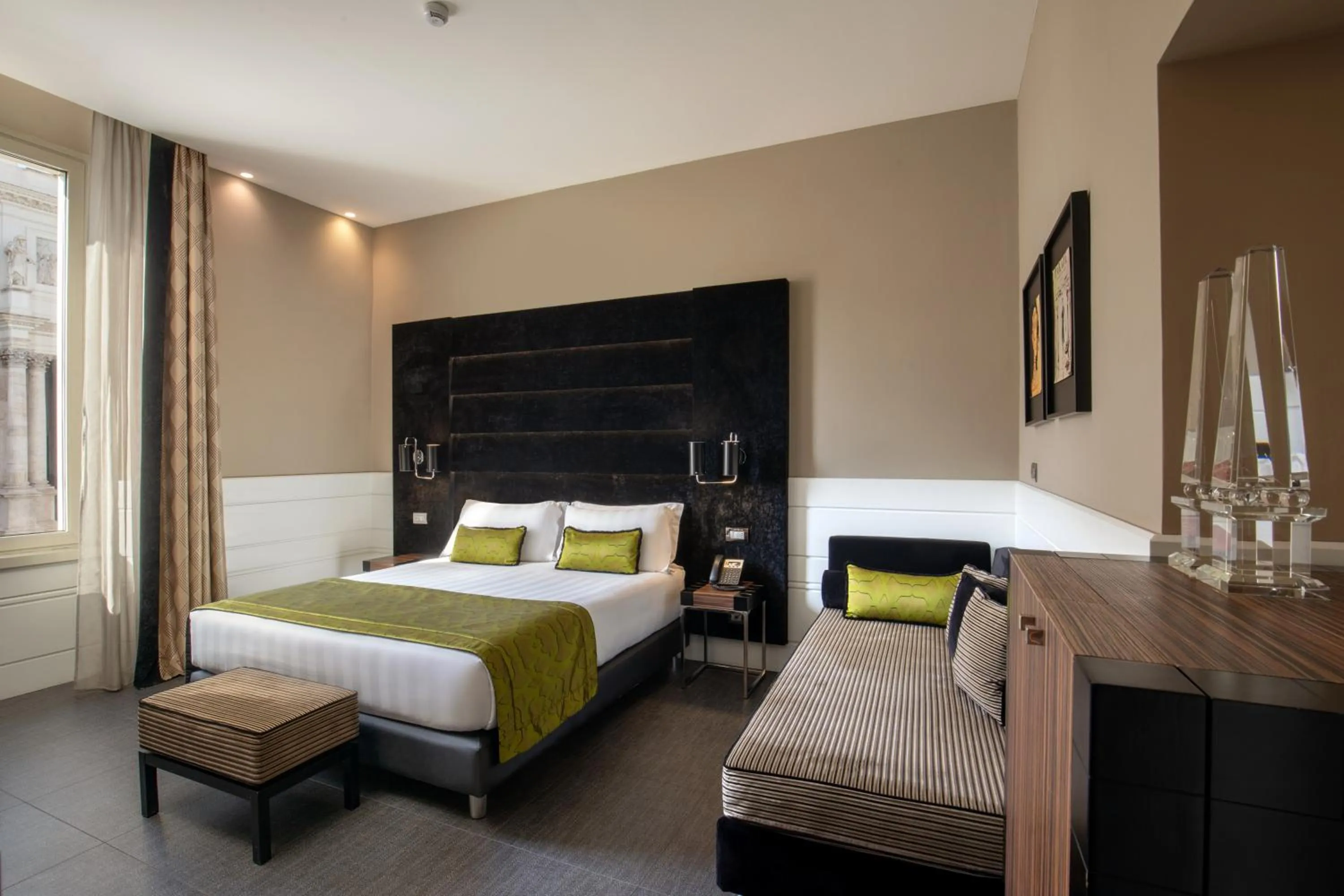 Bedroom, Bed in The Glam